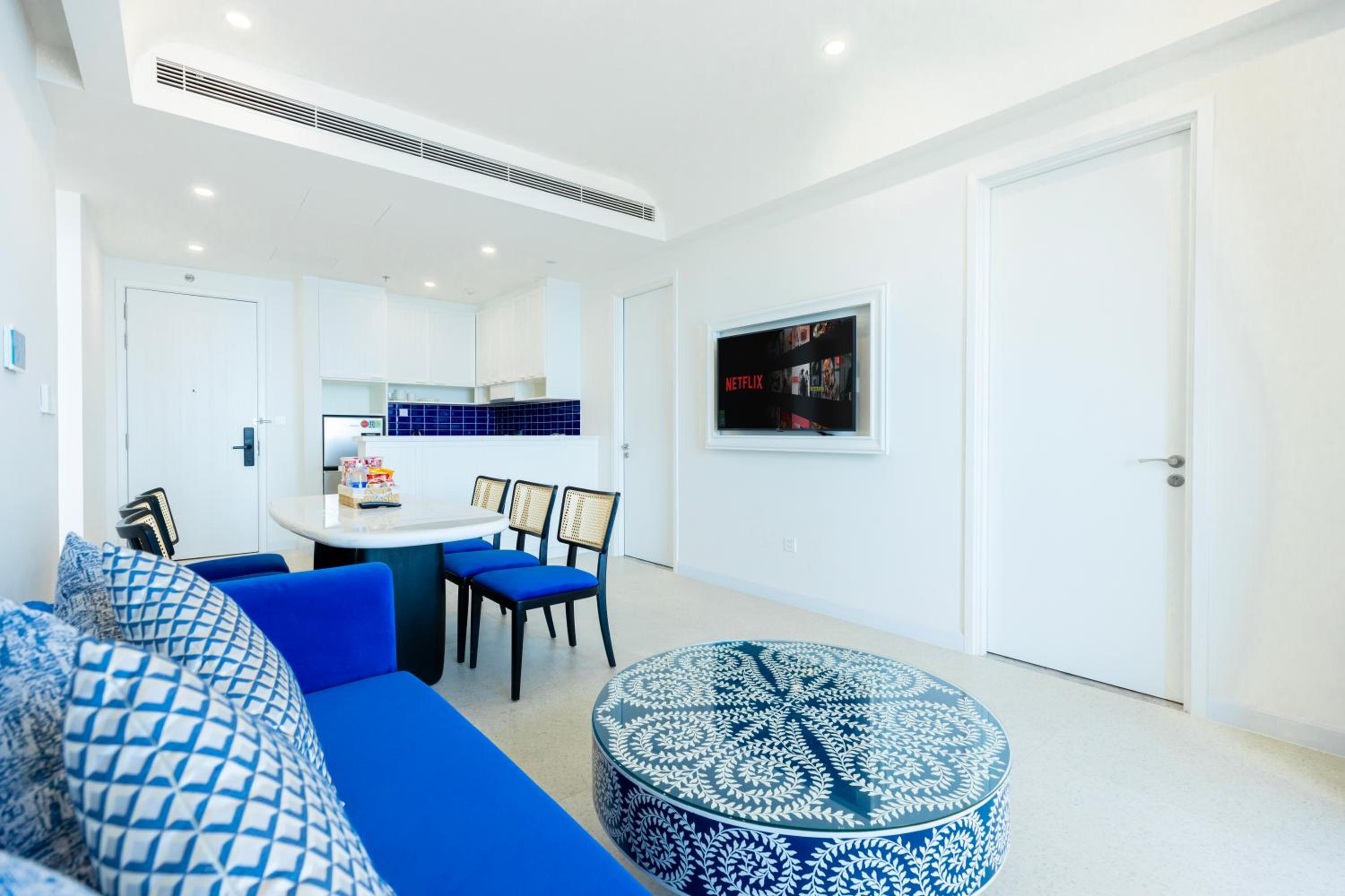 Three-Bedroom Apartment with Ocean View - Photo 1