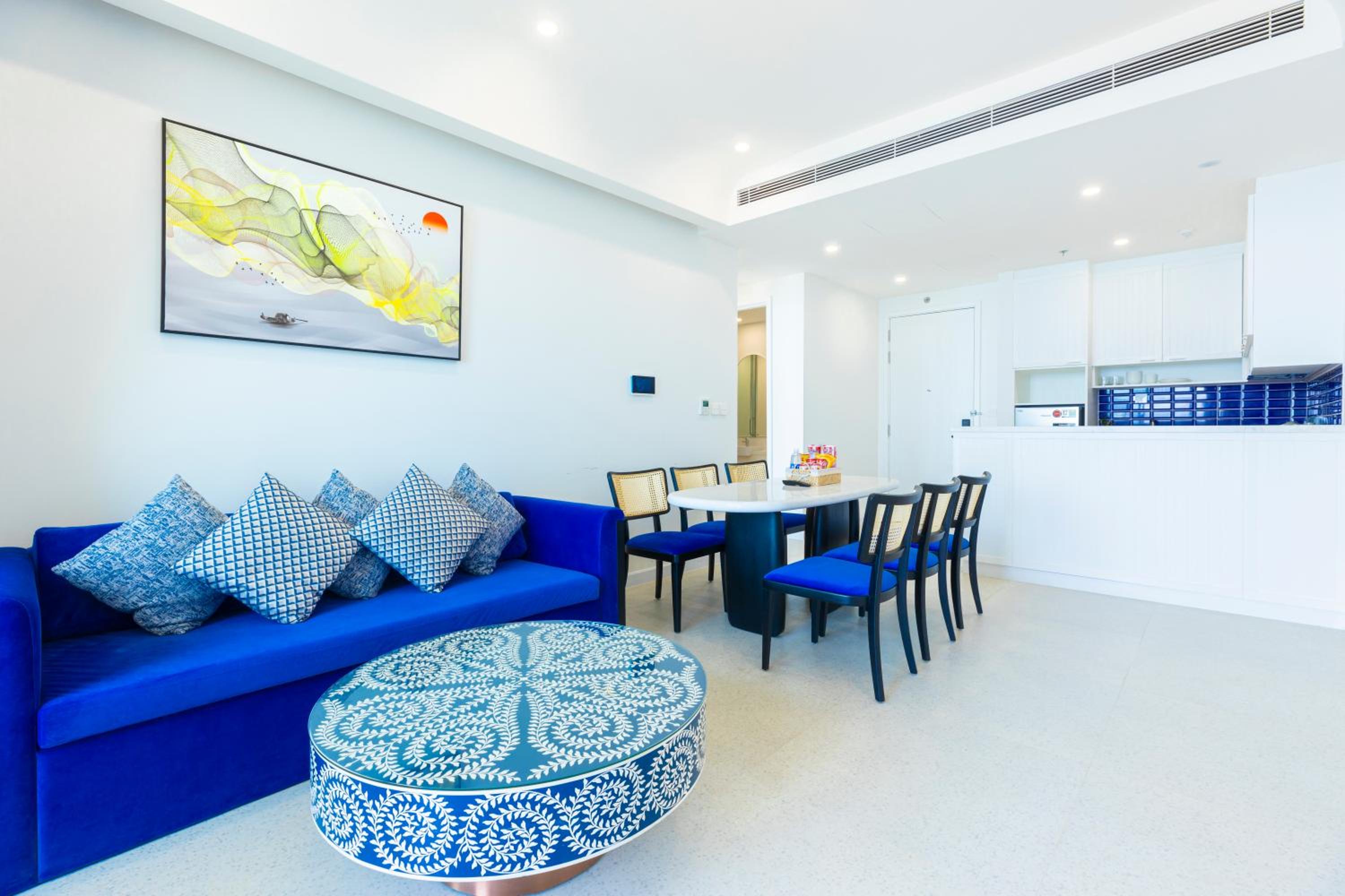 Three-Bedroom Apartment with Ocean View - Photo 17