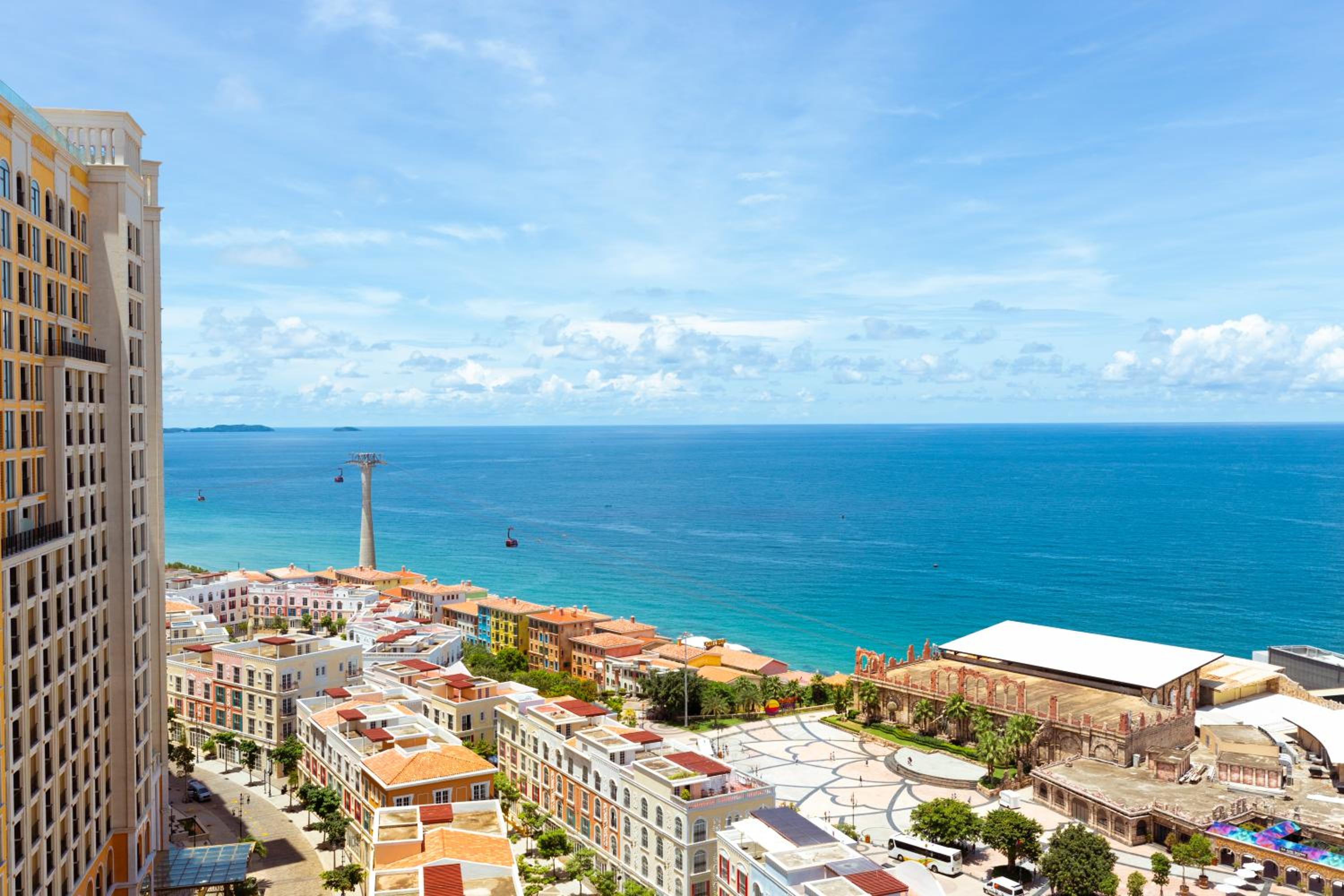 Three-Bedroom Apartment with Ocean View - Photo 38