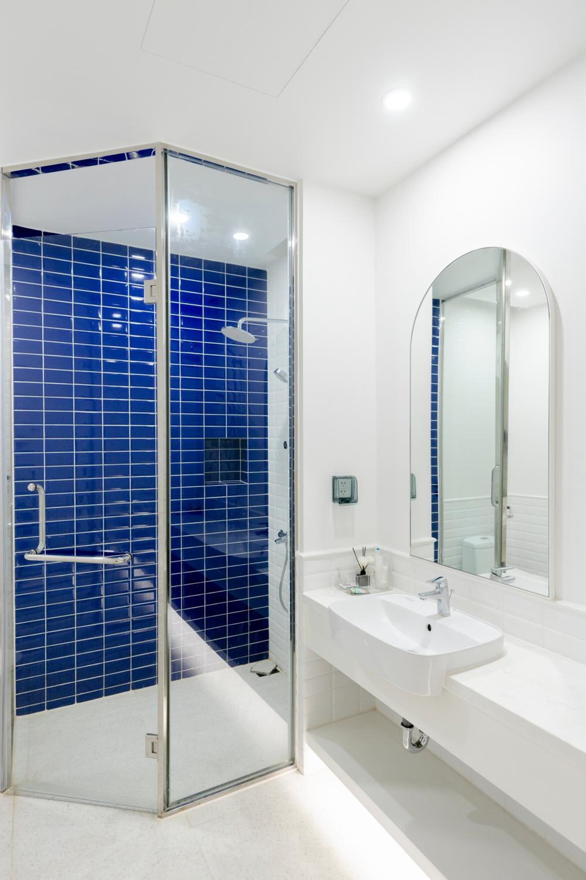 Three-Bedroom Apartment with Ocean View - Photo 2