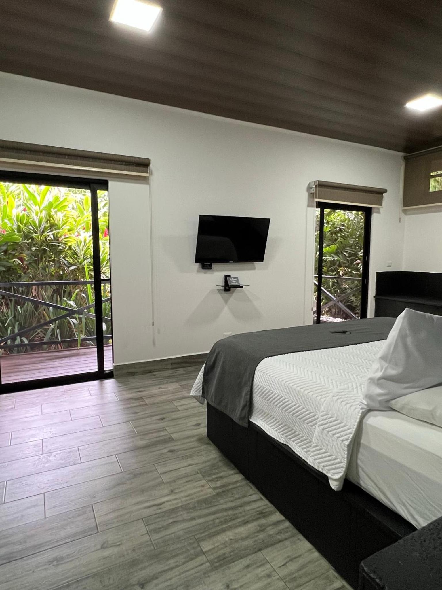 Deluxe Suite with Spa Bath photo 3