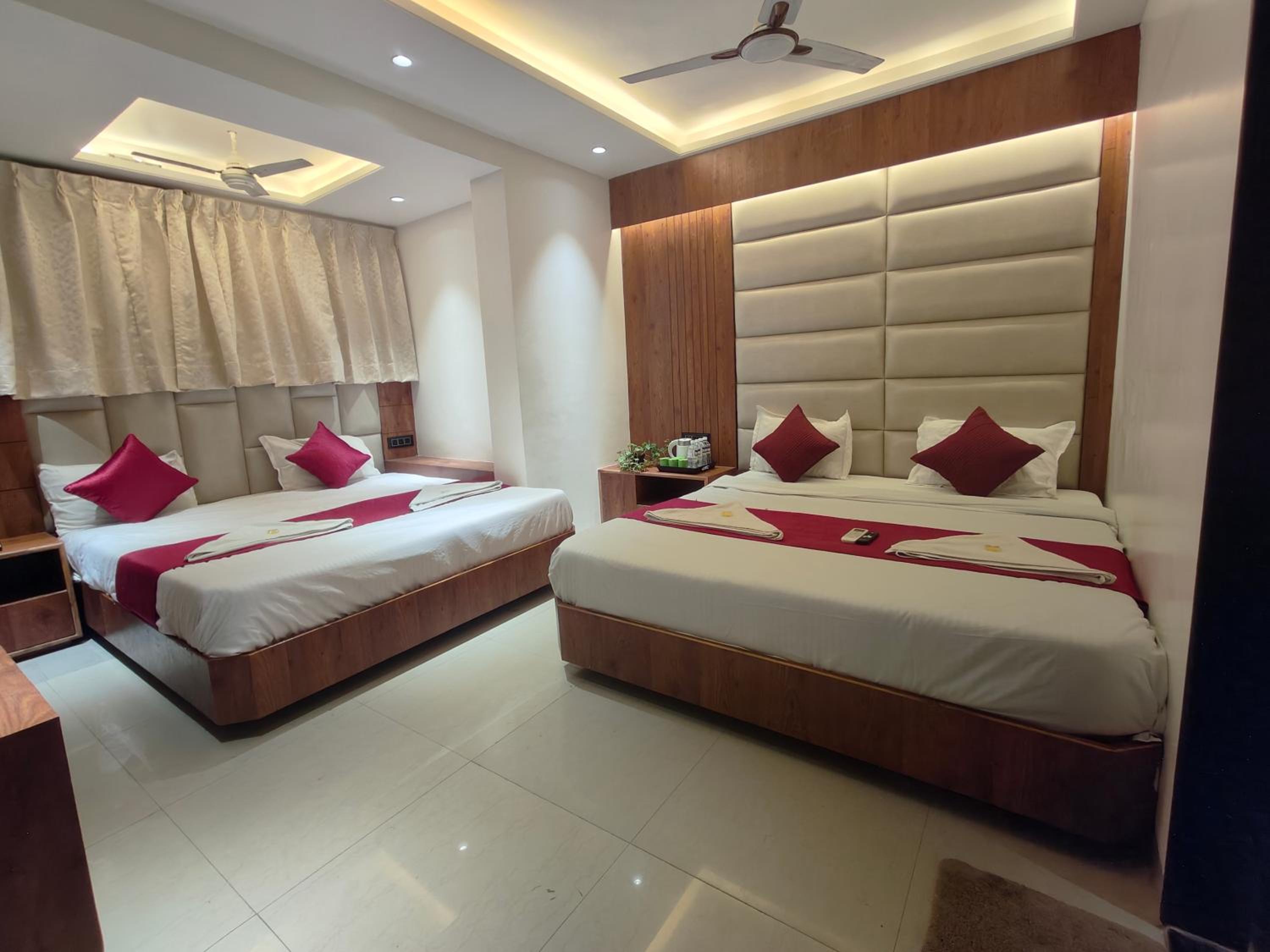  VIP 4 Bed AC Room - Photo 4
