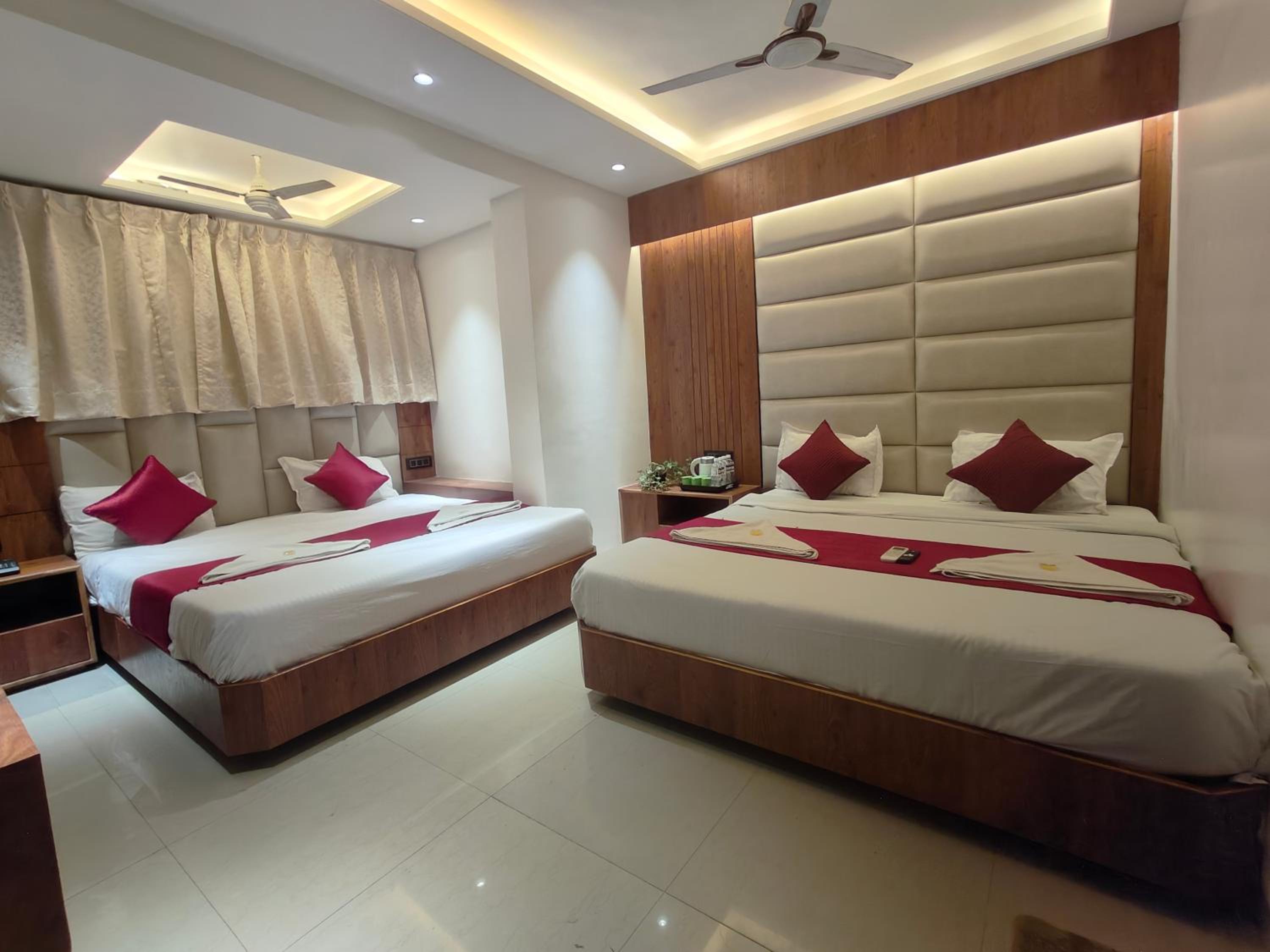  VIP 4 Bed AC Room - Photo 3