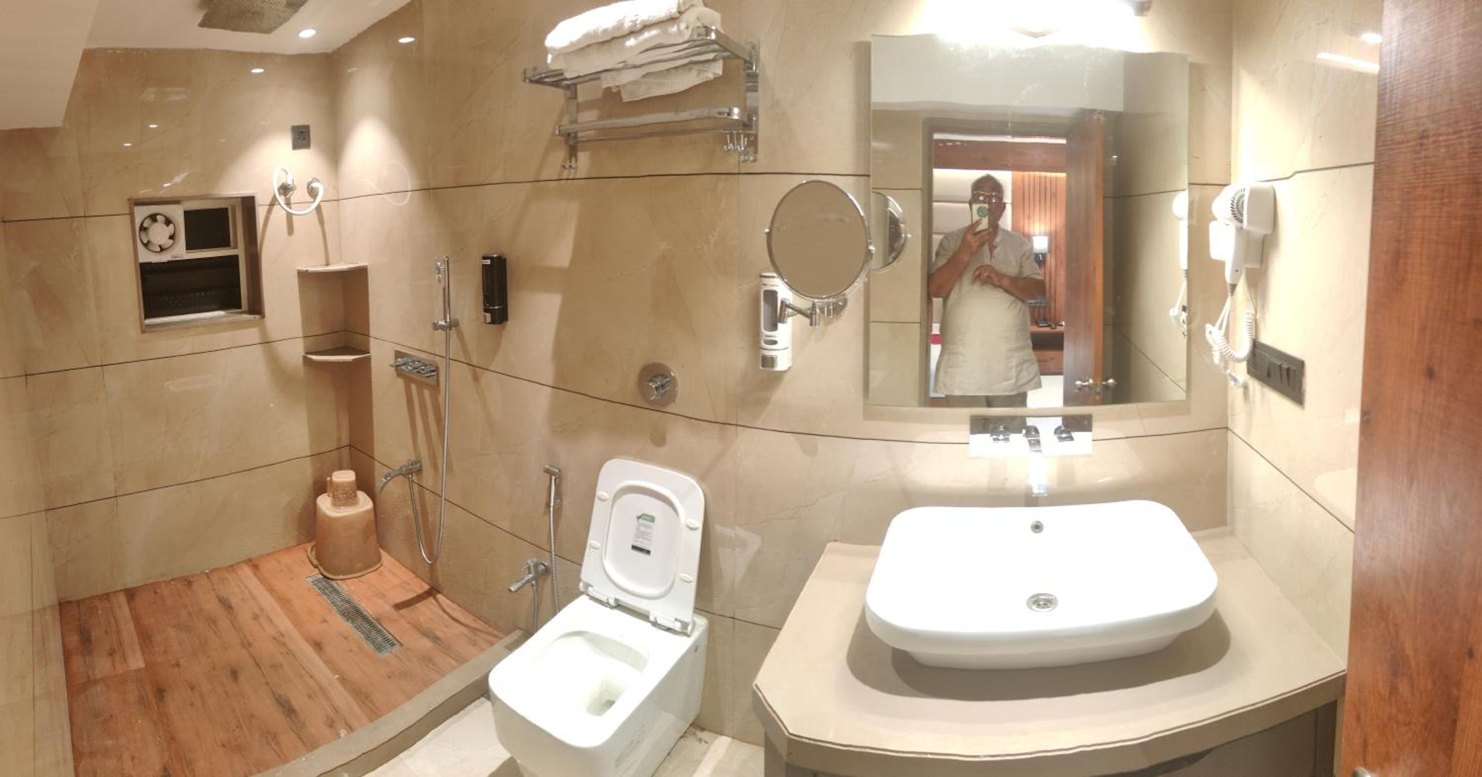 VIP 2 Bed AC Room - Photo 3