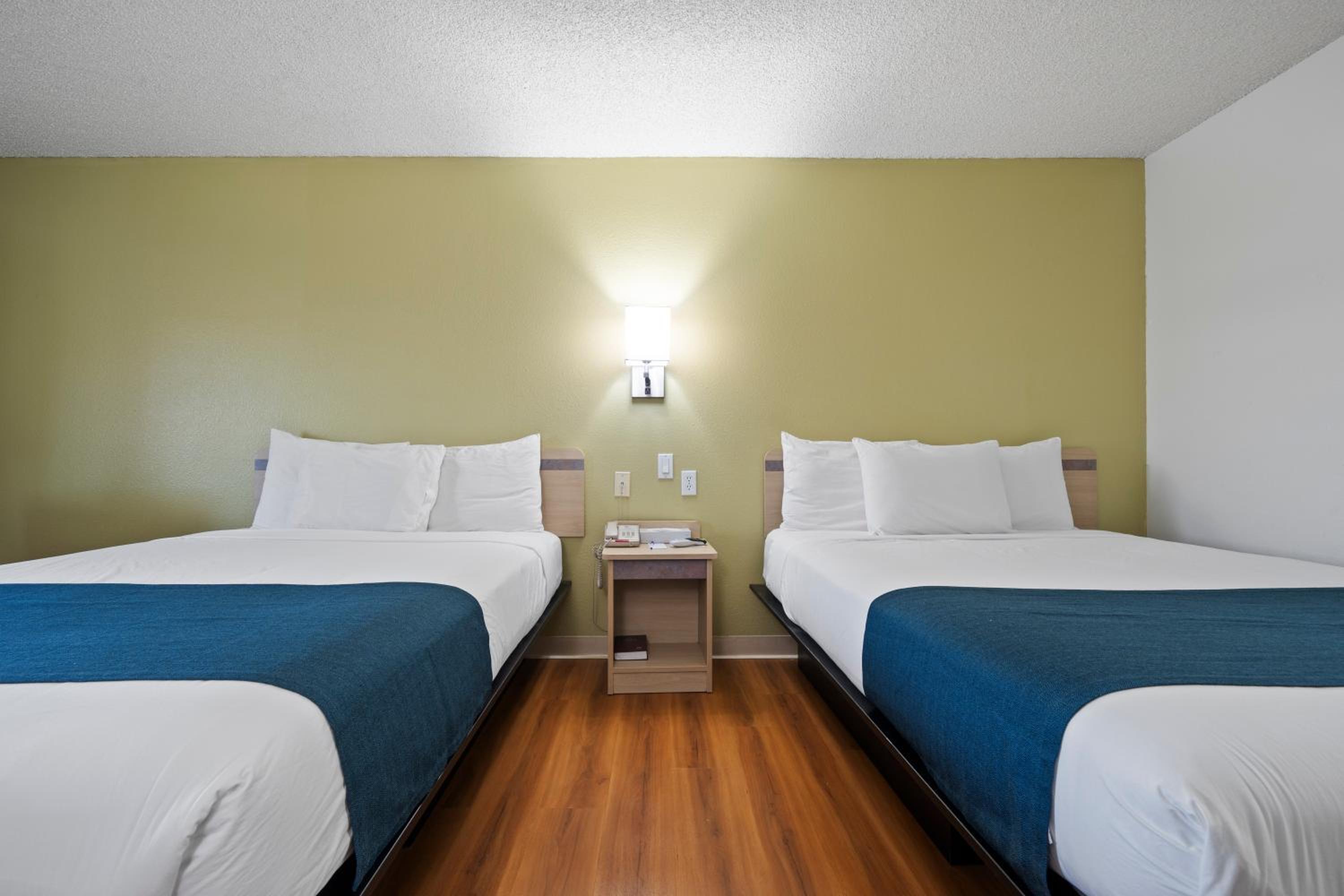 Queen Room with Two Queen Beds - Disability Access - Roll In Shower - Photo 1