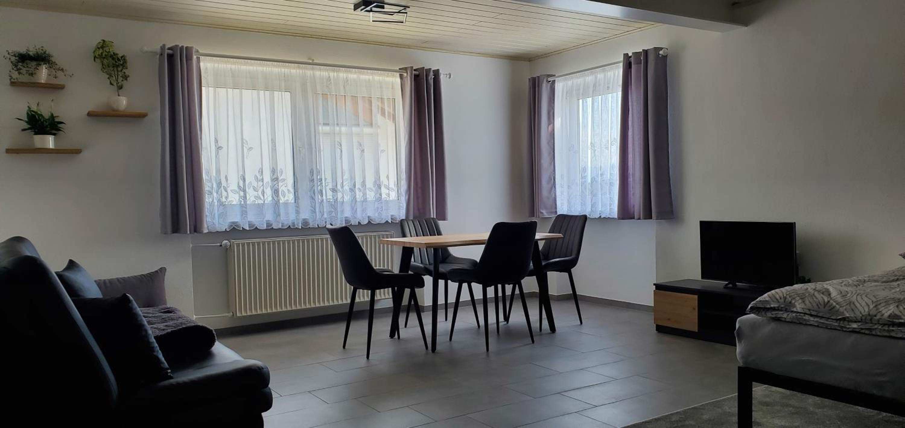 One-Bedroom Apartment photo 1