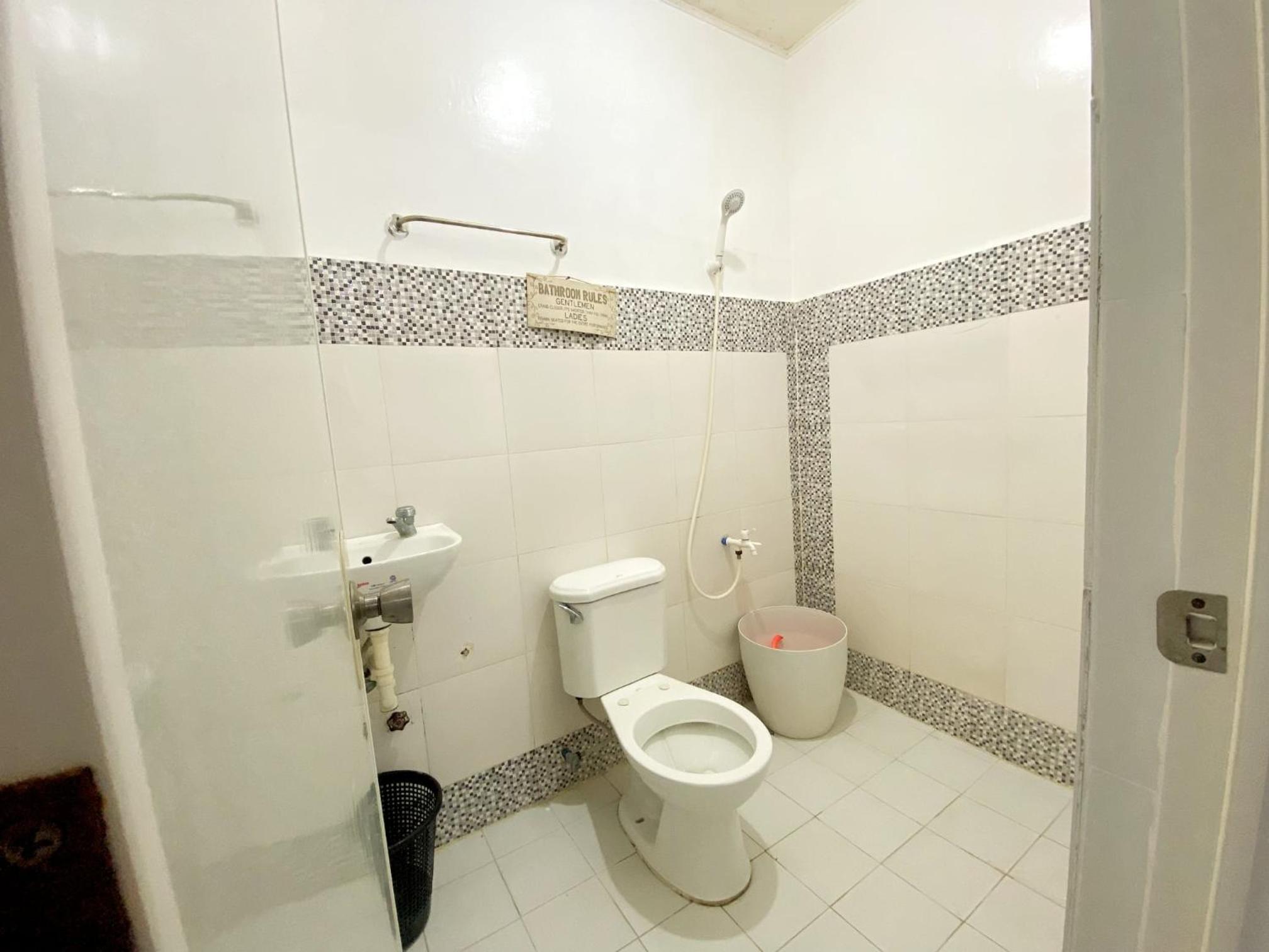 Double Room With Private Bathroom photo 3