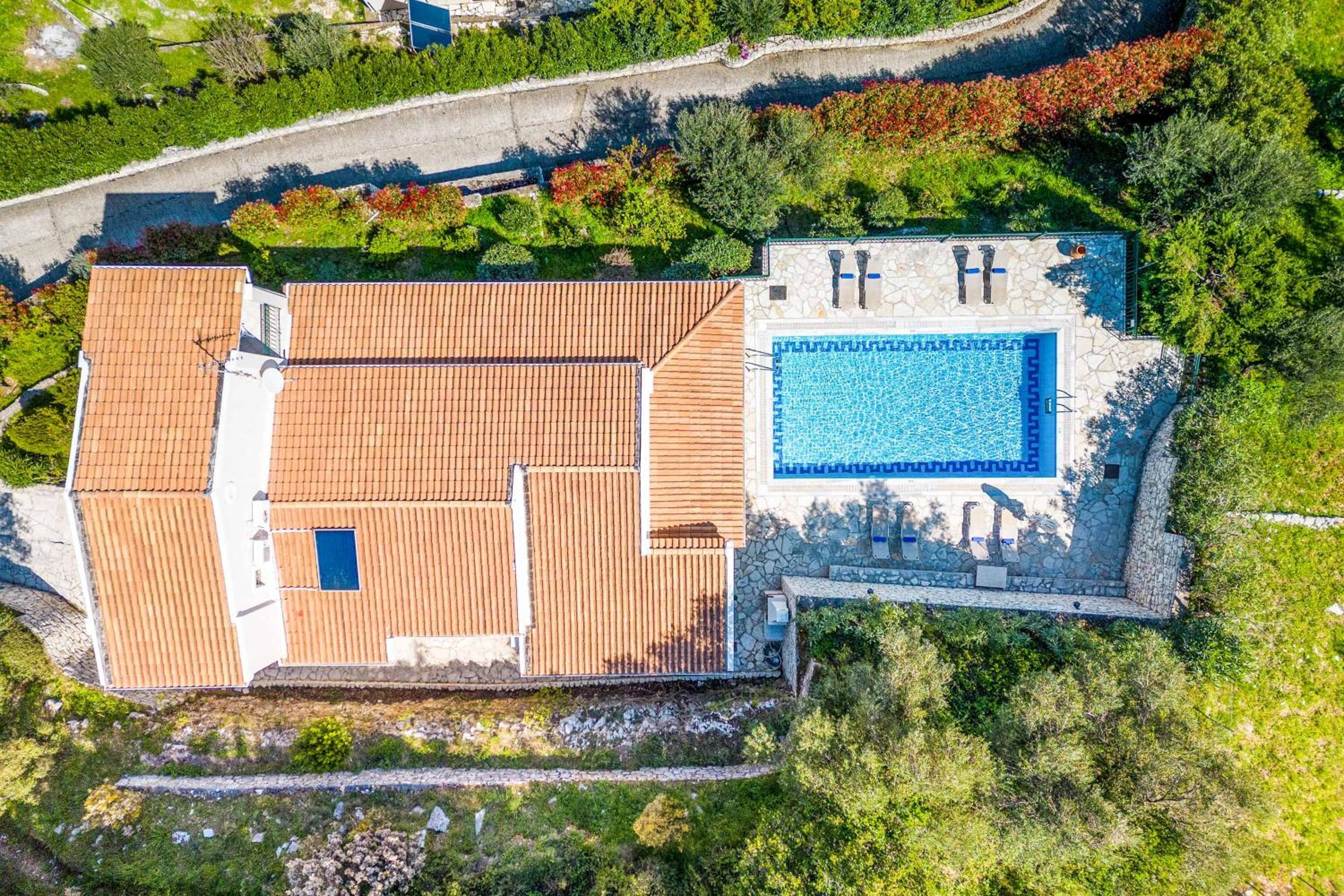 Villa photo 2