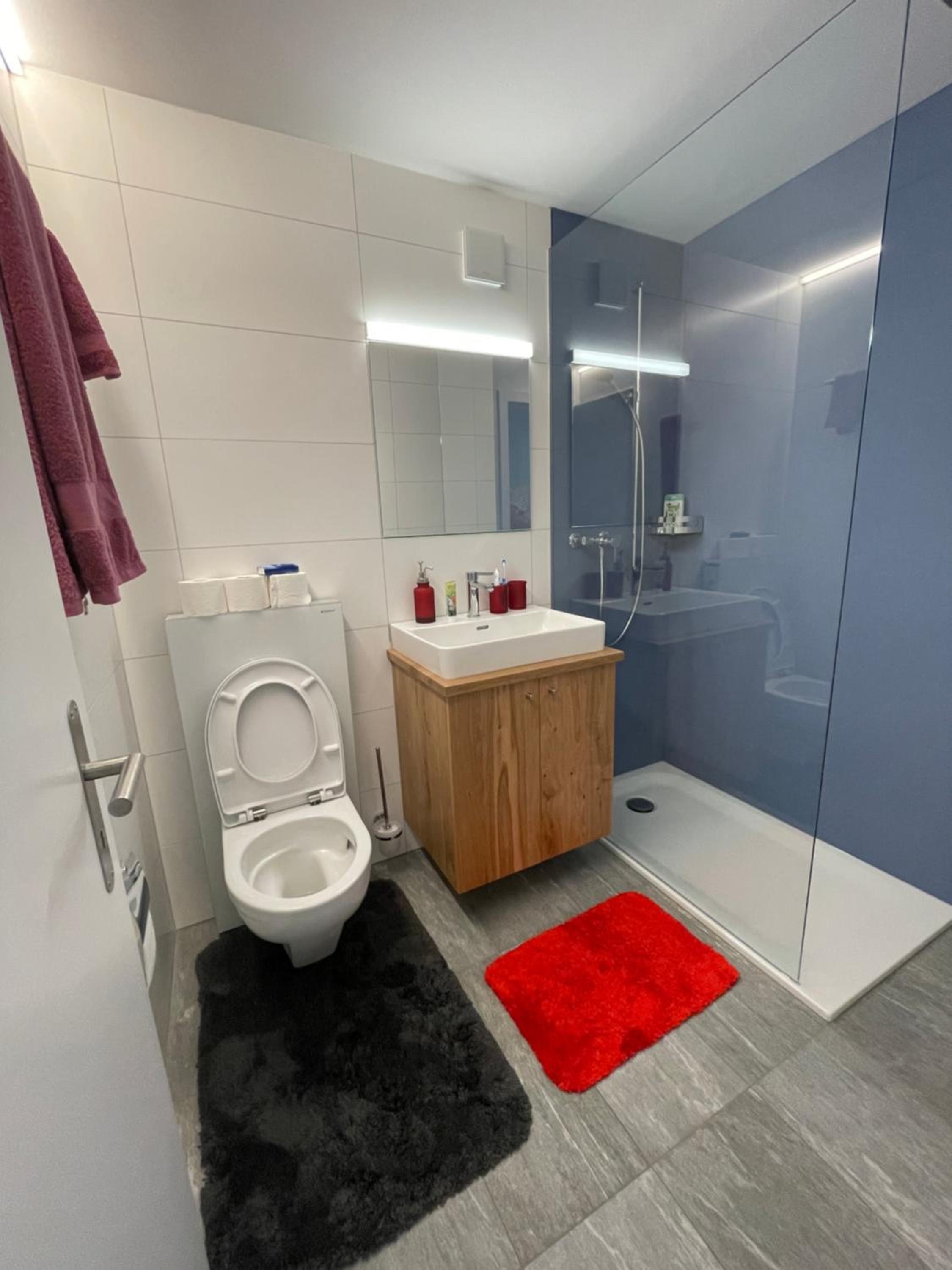 One-Bedroom Apartment - Photo 2
