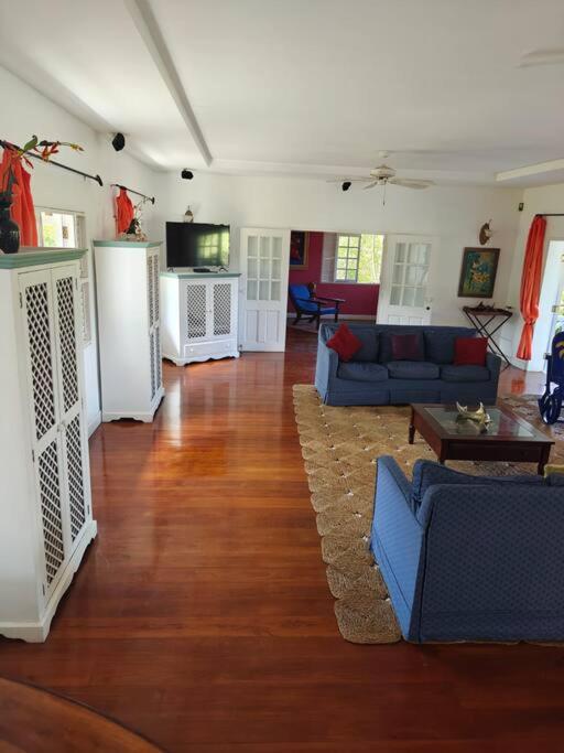 Villa photo 2