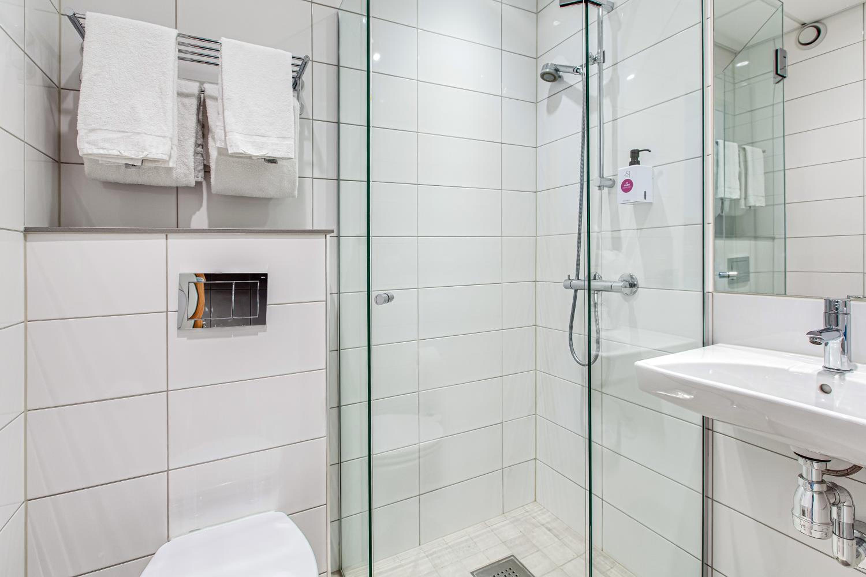 Standard Double or Twin Room - Photo 3