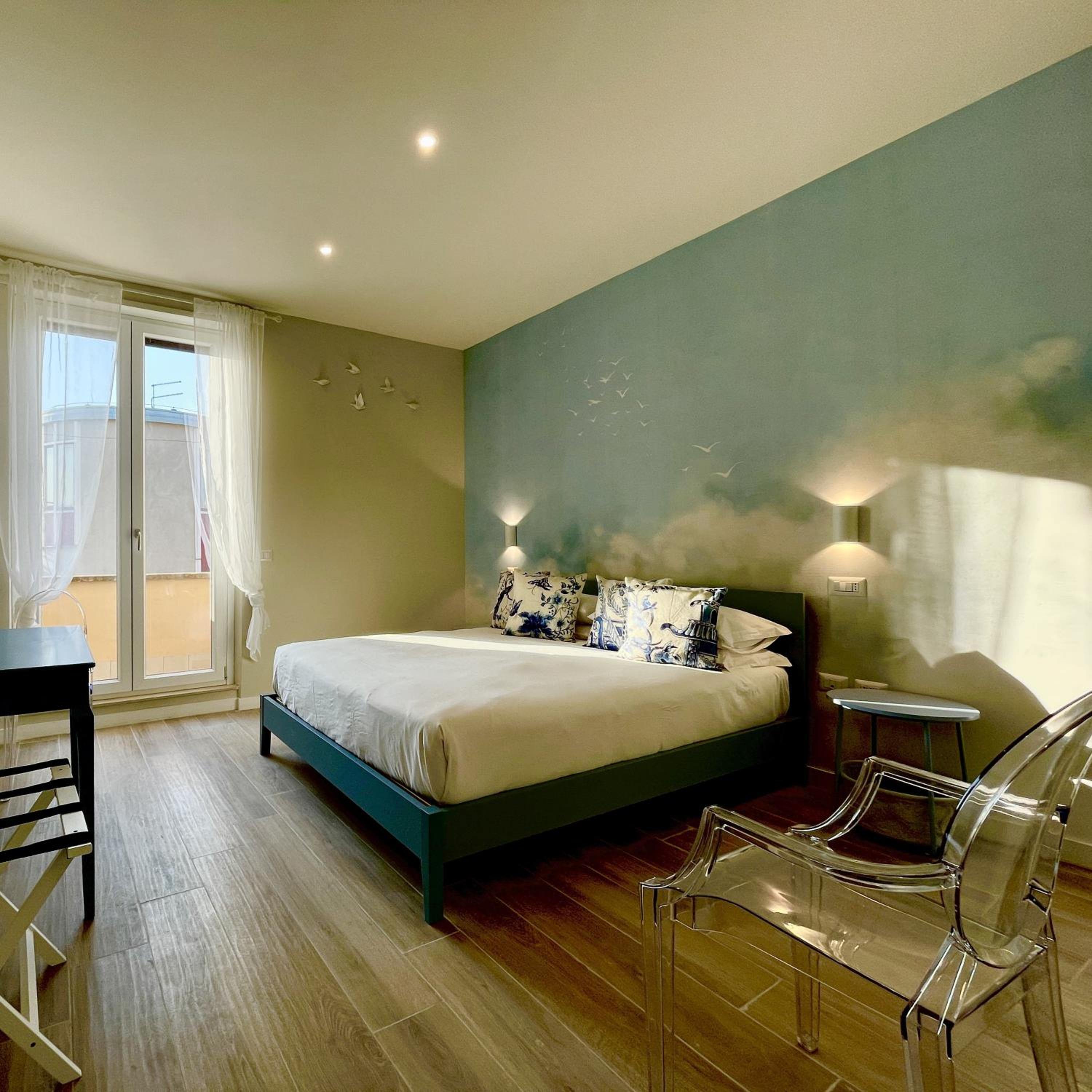 Large Double Room with Private External Bathroom photo 1