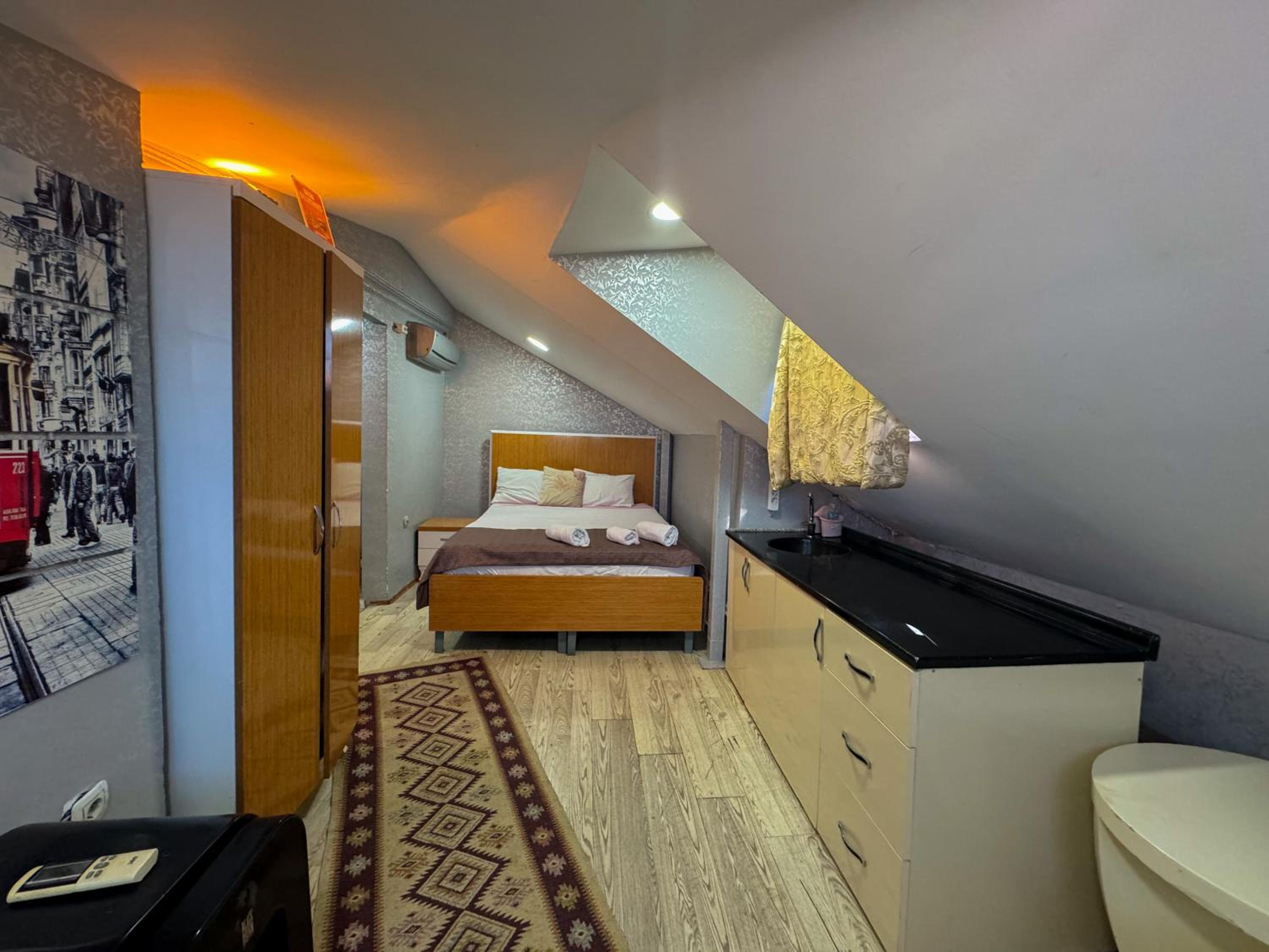 Double Room - Attic photo 2