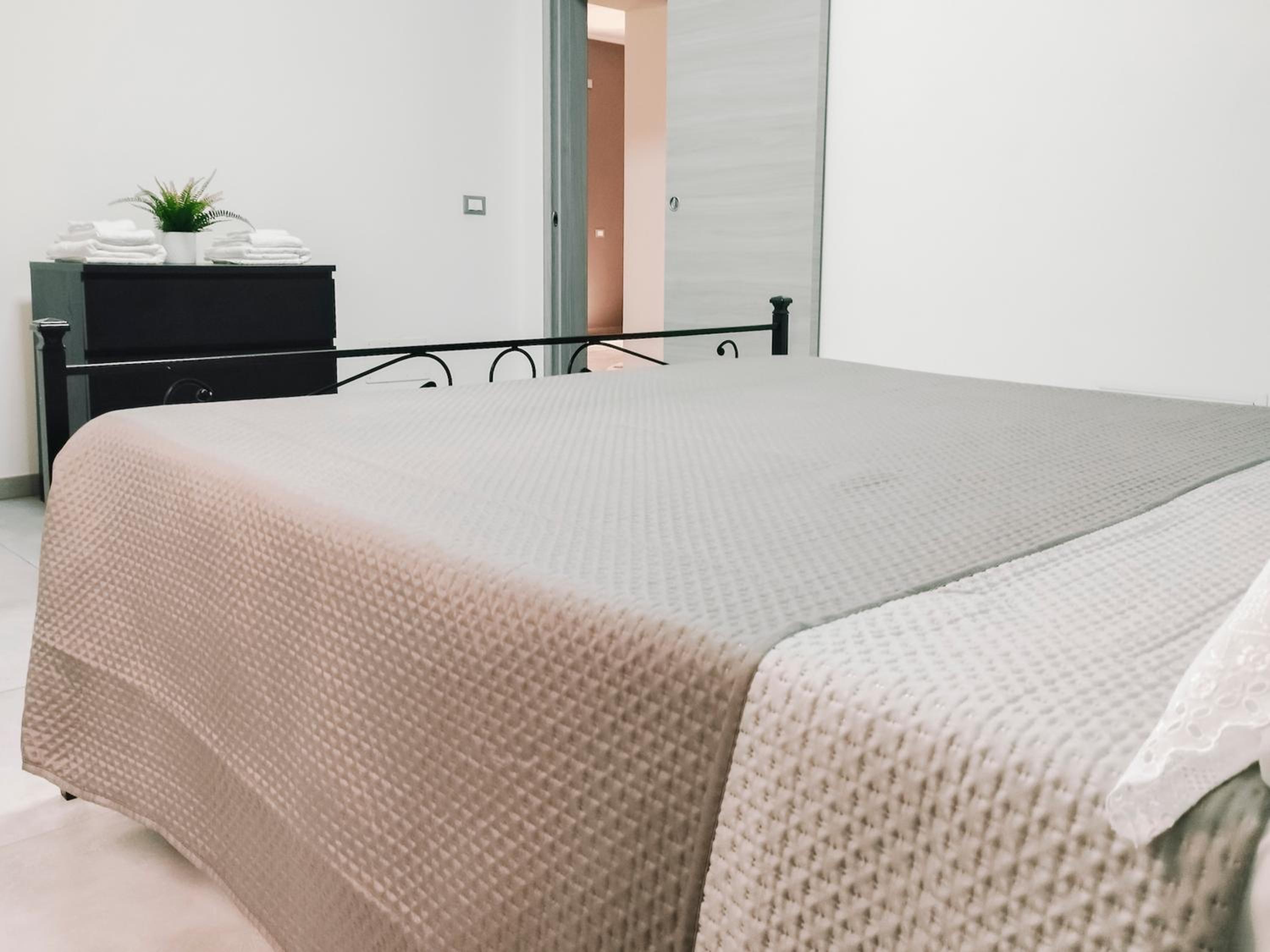 One-Bedroom House photo 1