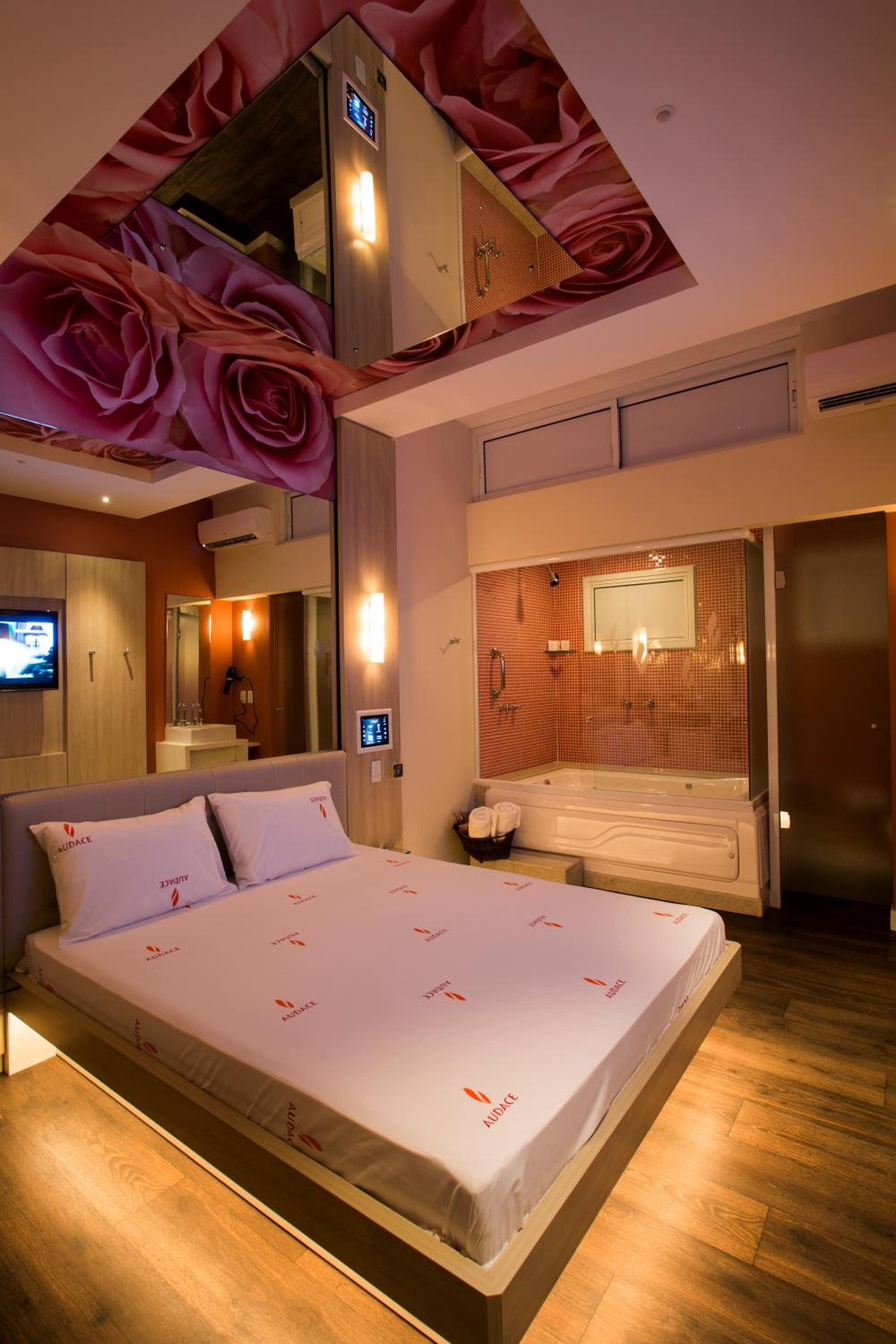Queen Room with Spa Bath
