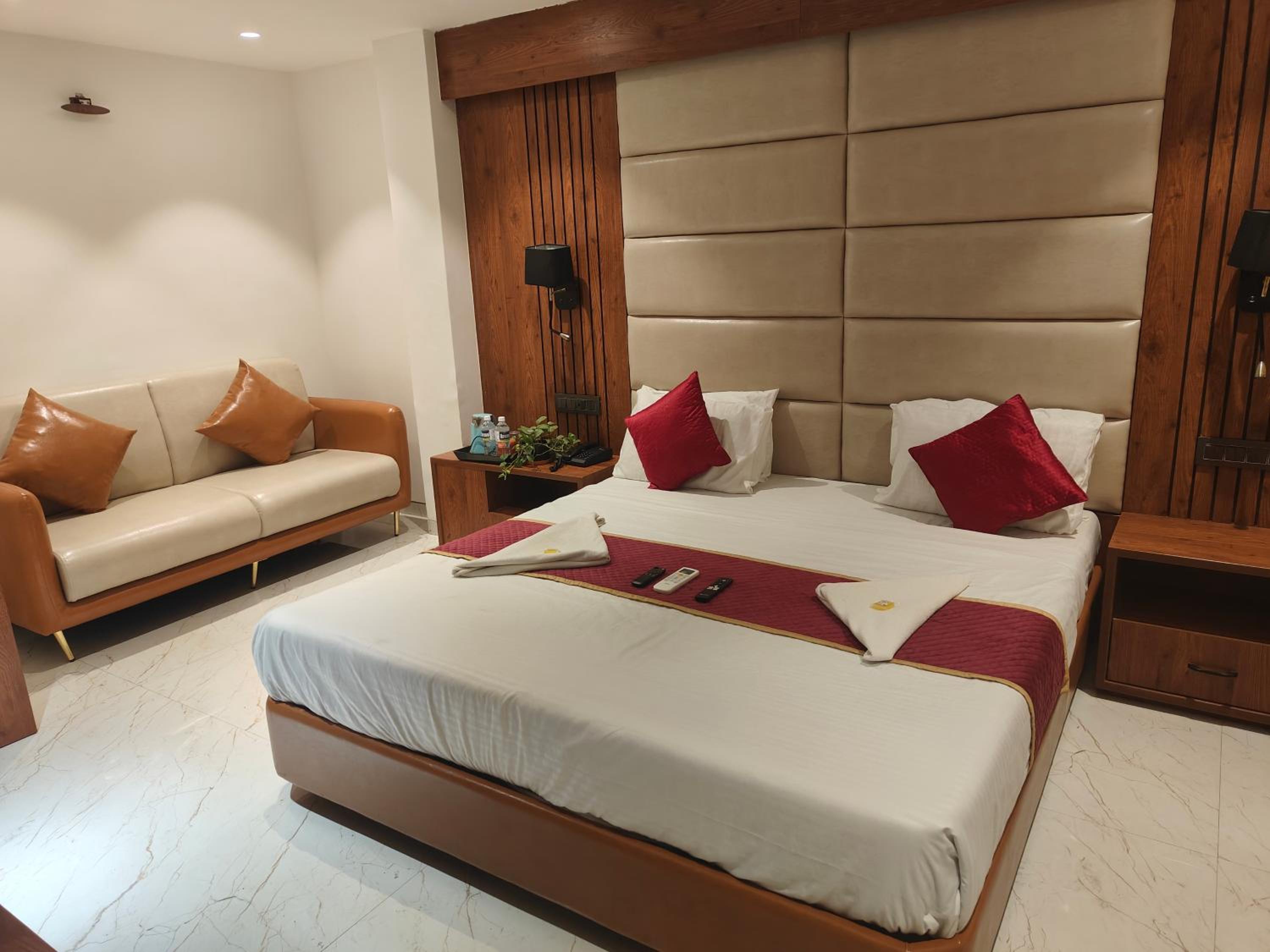 VIP 2 Bed AC Room - Photo 4
