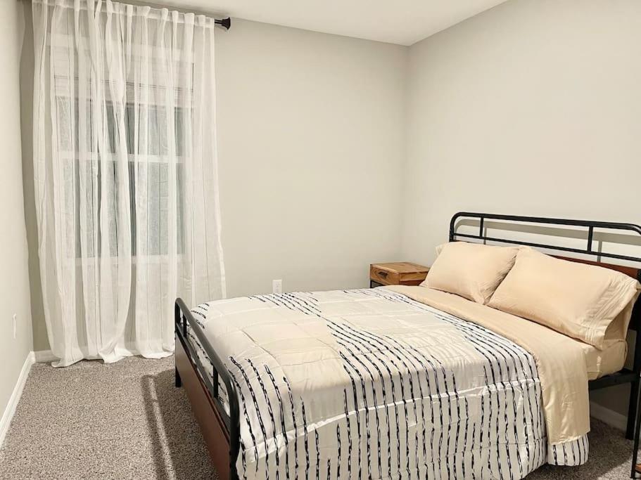 Three-Bedroom House photo 3