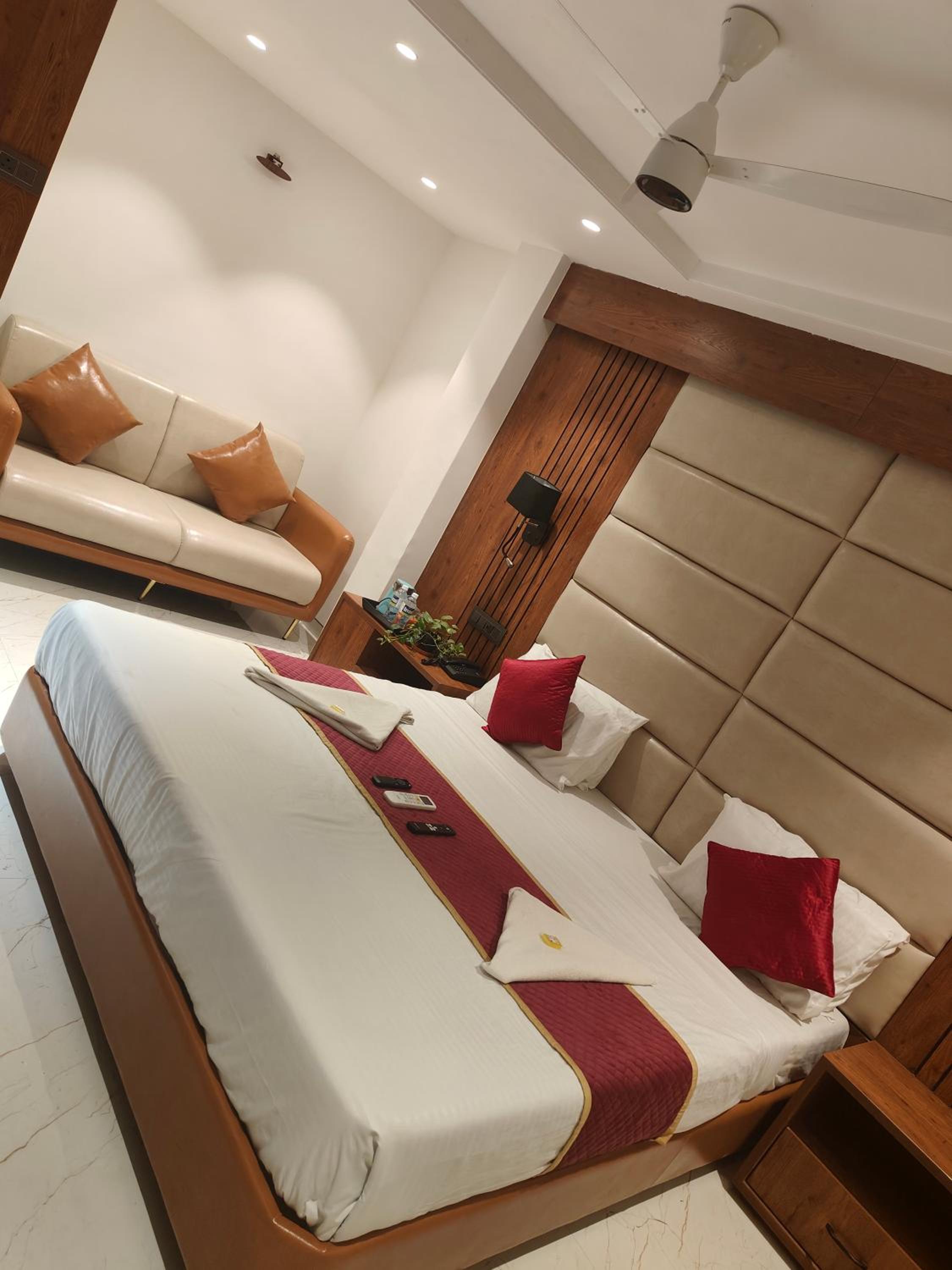 VIP 2 Bed AC Room - Photo 5
