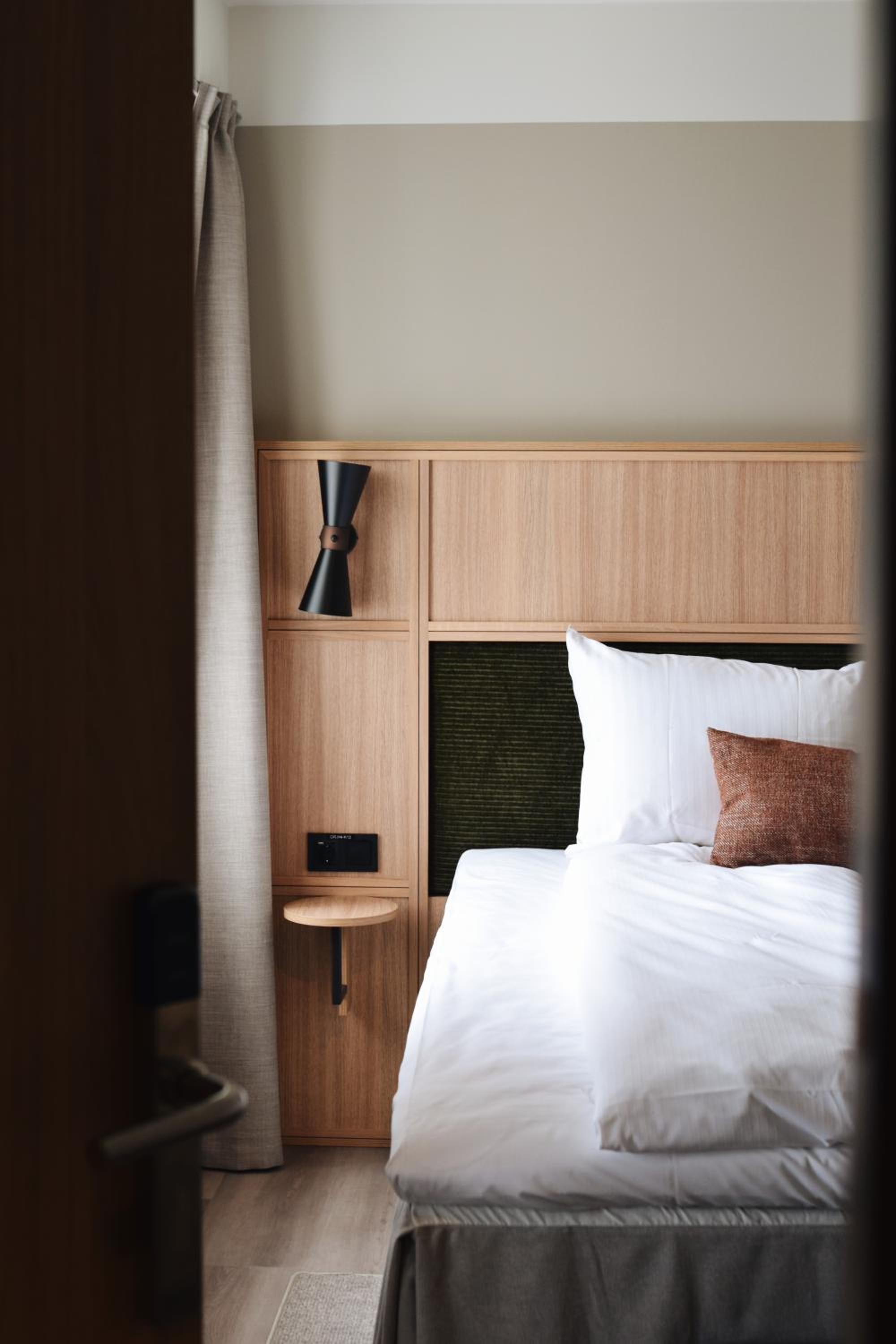 Deluxe Room - Photo 3