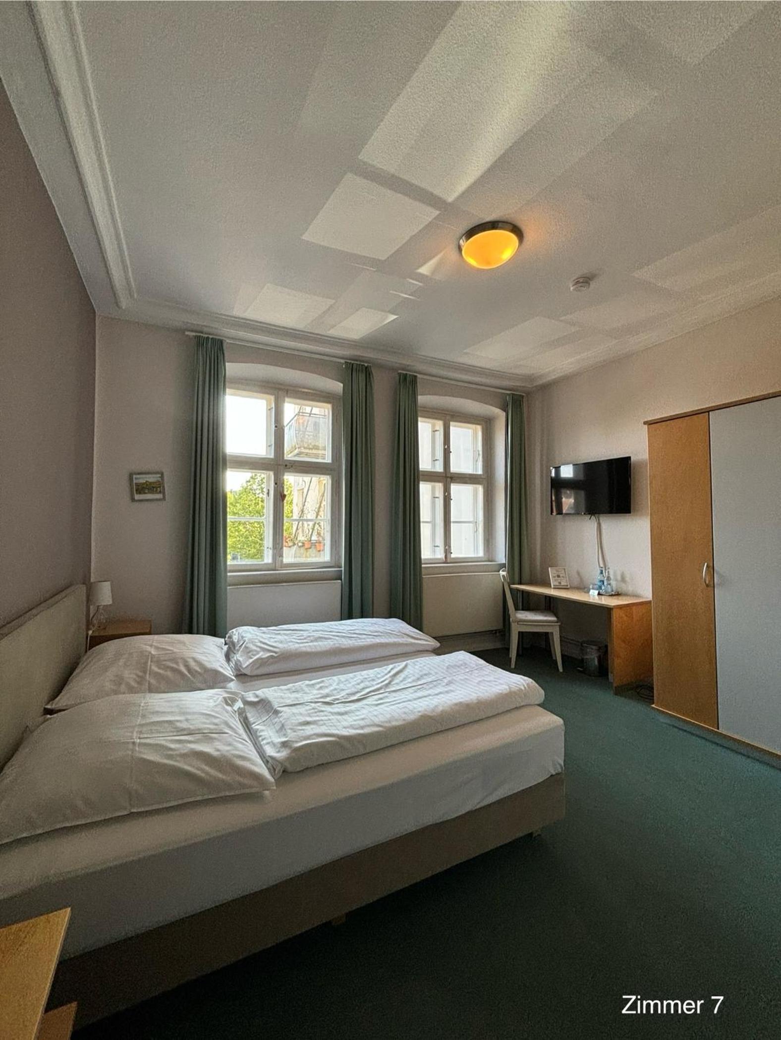 Double Room - Photo 5