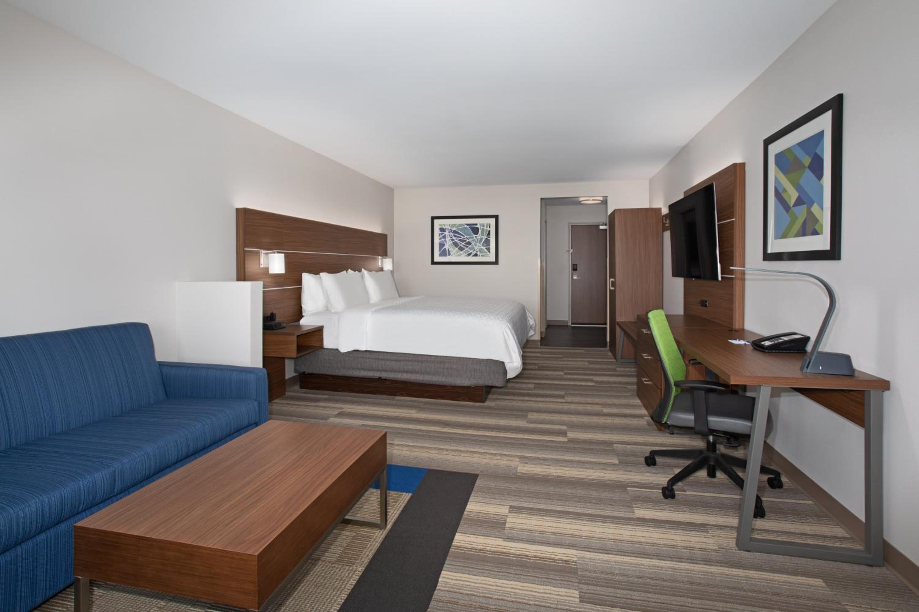 King Suite with Sofa Bed photo 3