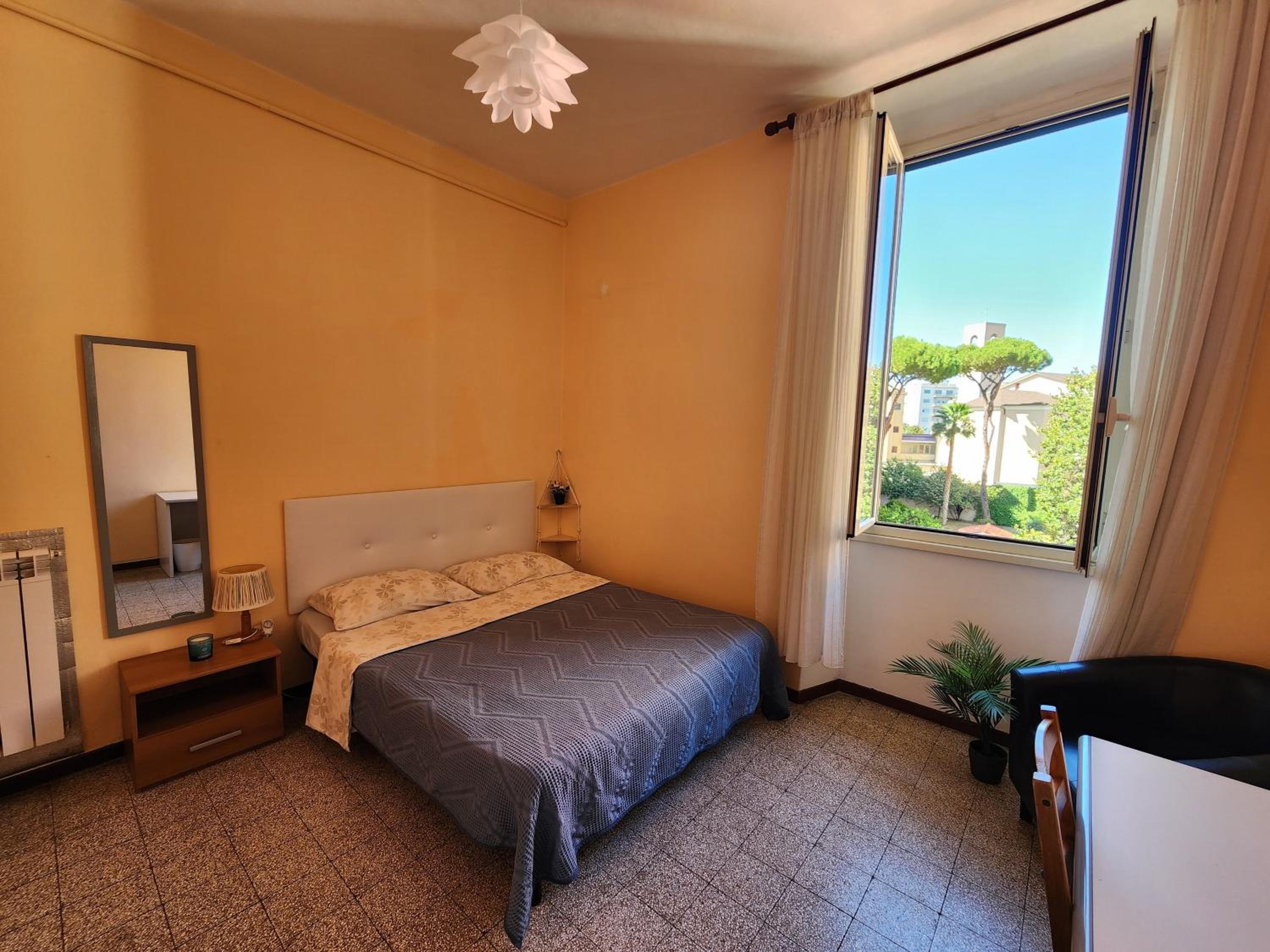 Standard Double Room With Shared Bathroom