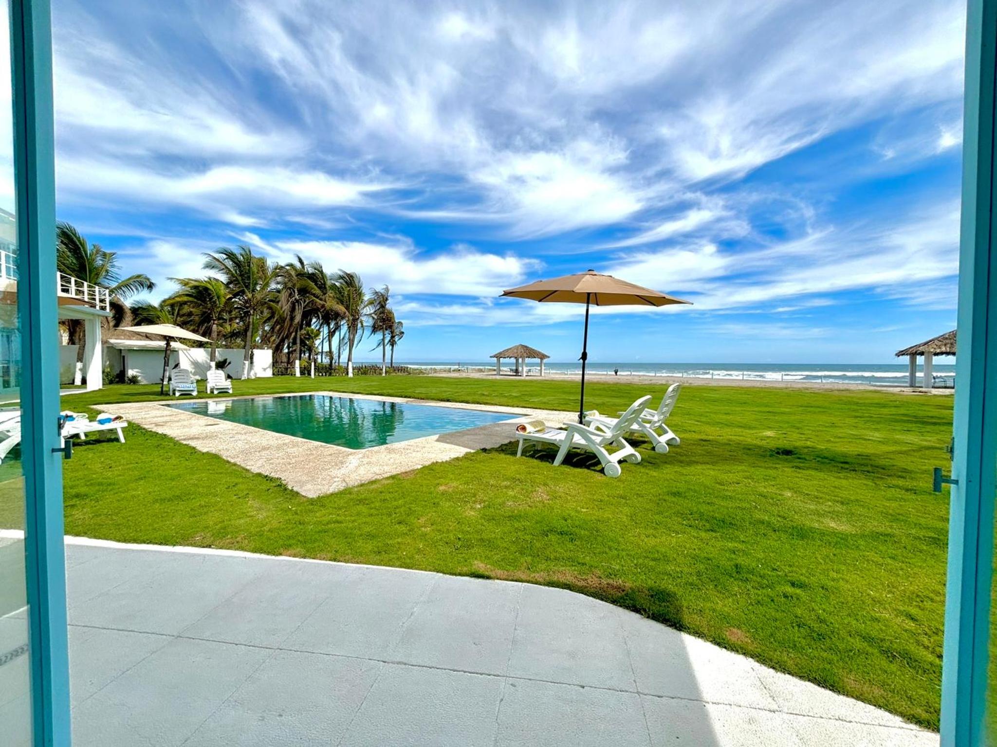 Deluxe Triple Room with Sea View photo 3