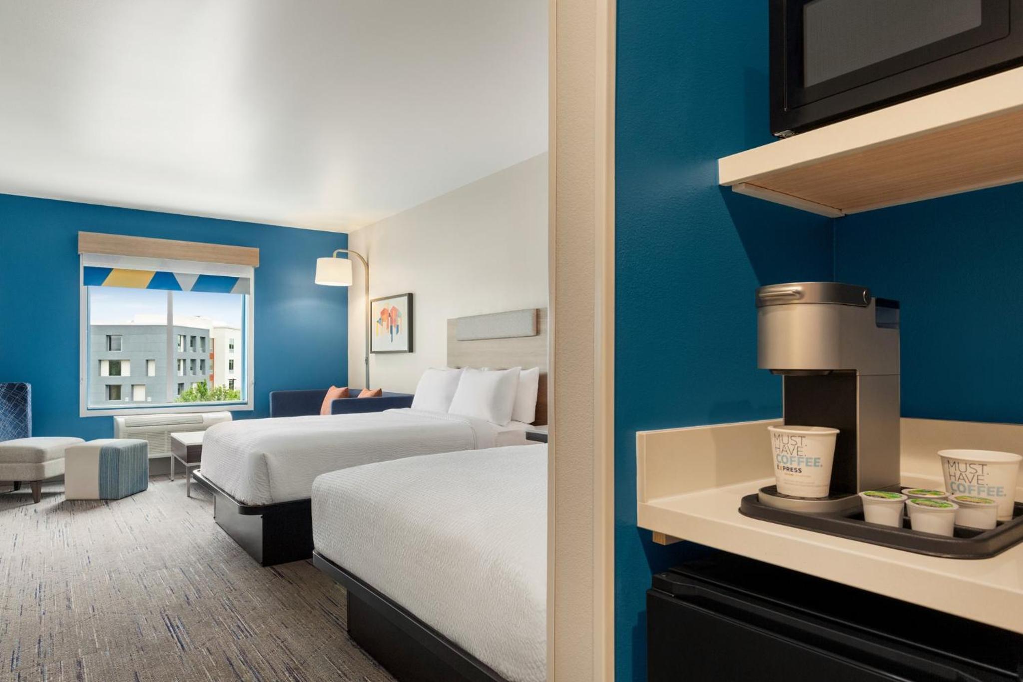 Standard Room with Two Queen Beds - Photo 1