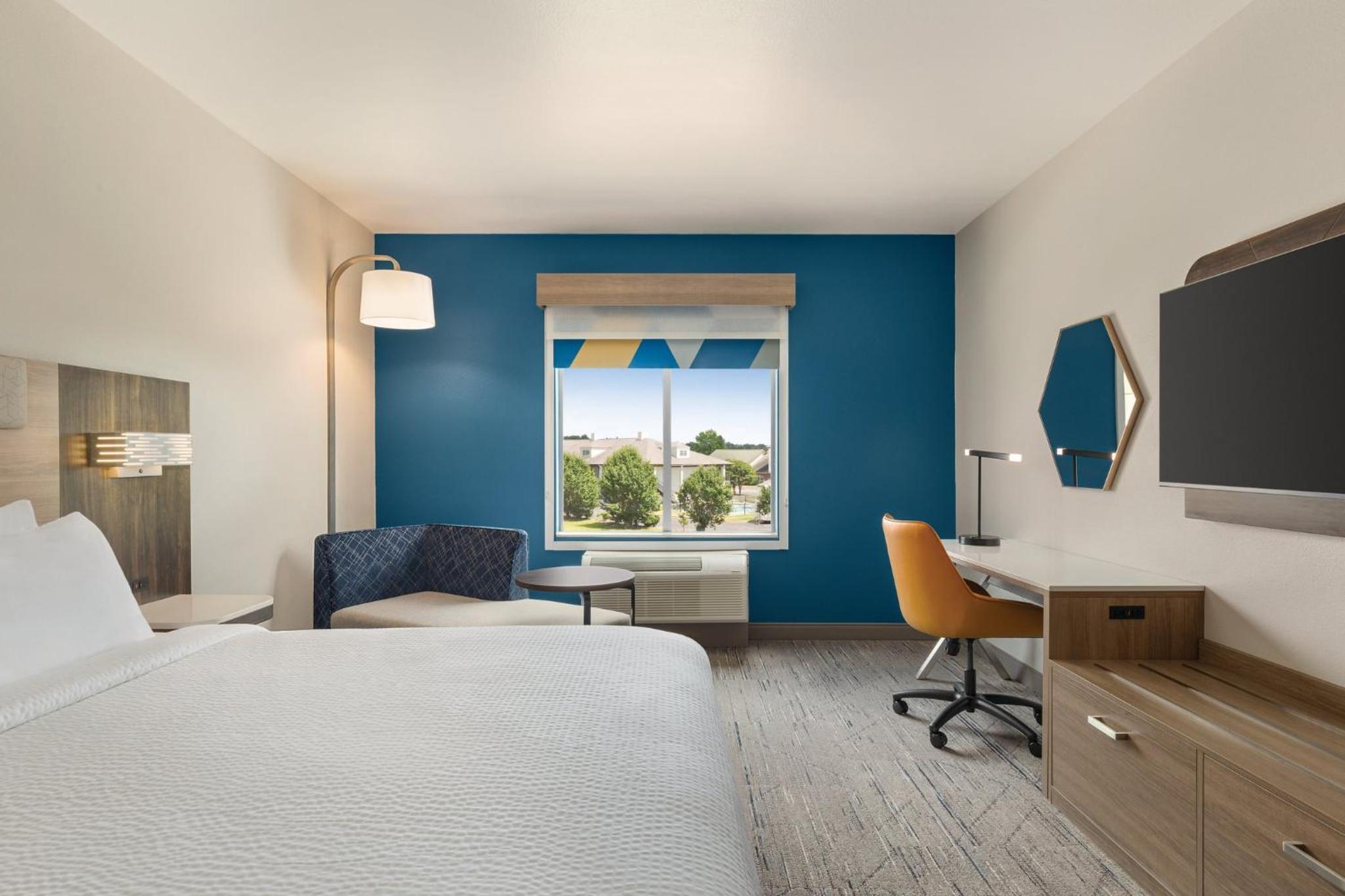 Standard King Room - Photo 3