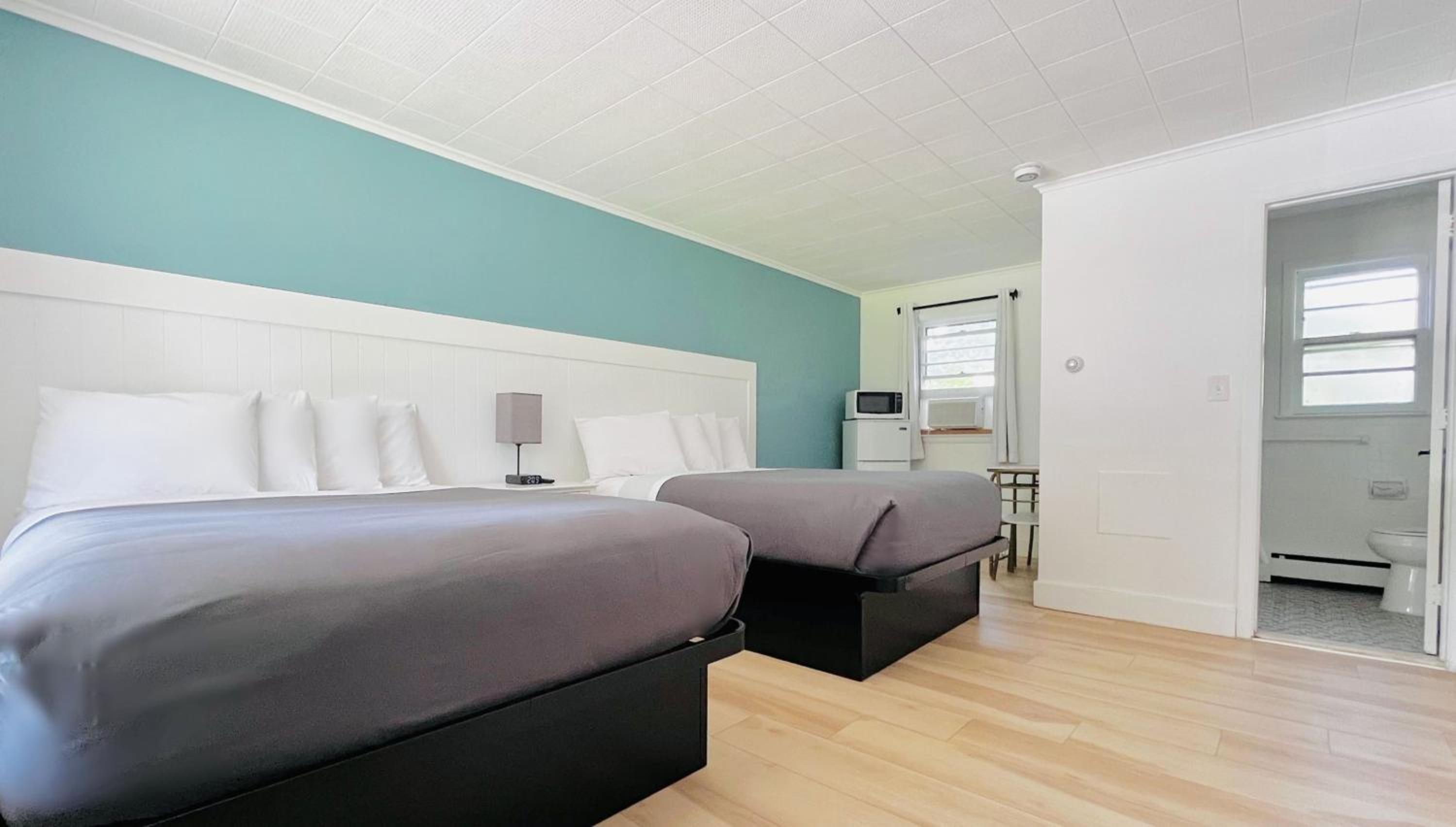 Two Full Beds Nonsmoking Lakeside - Photo 1