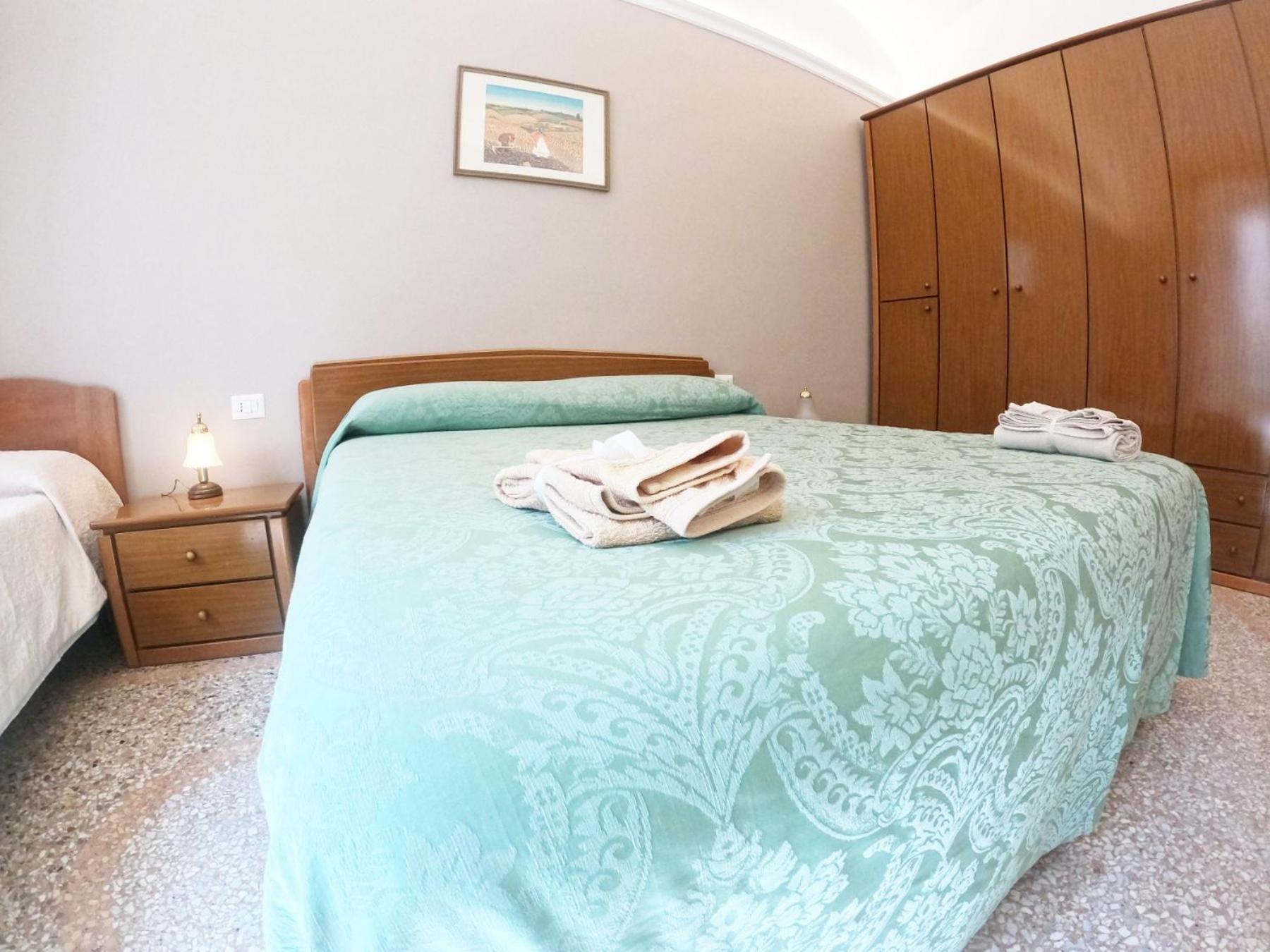 Triple Room with Shared Bathroom photo 3
