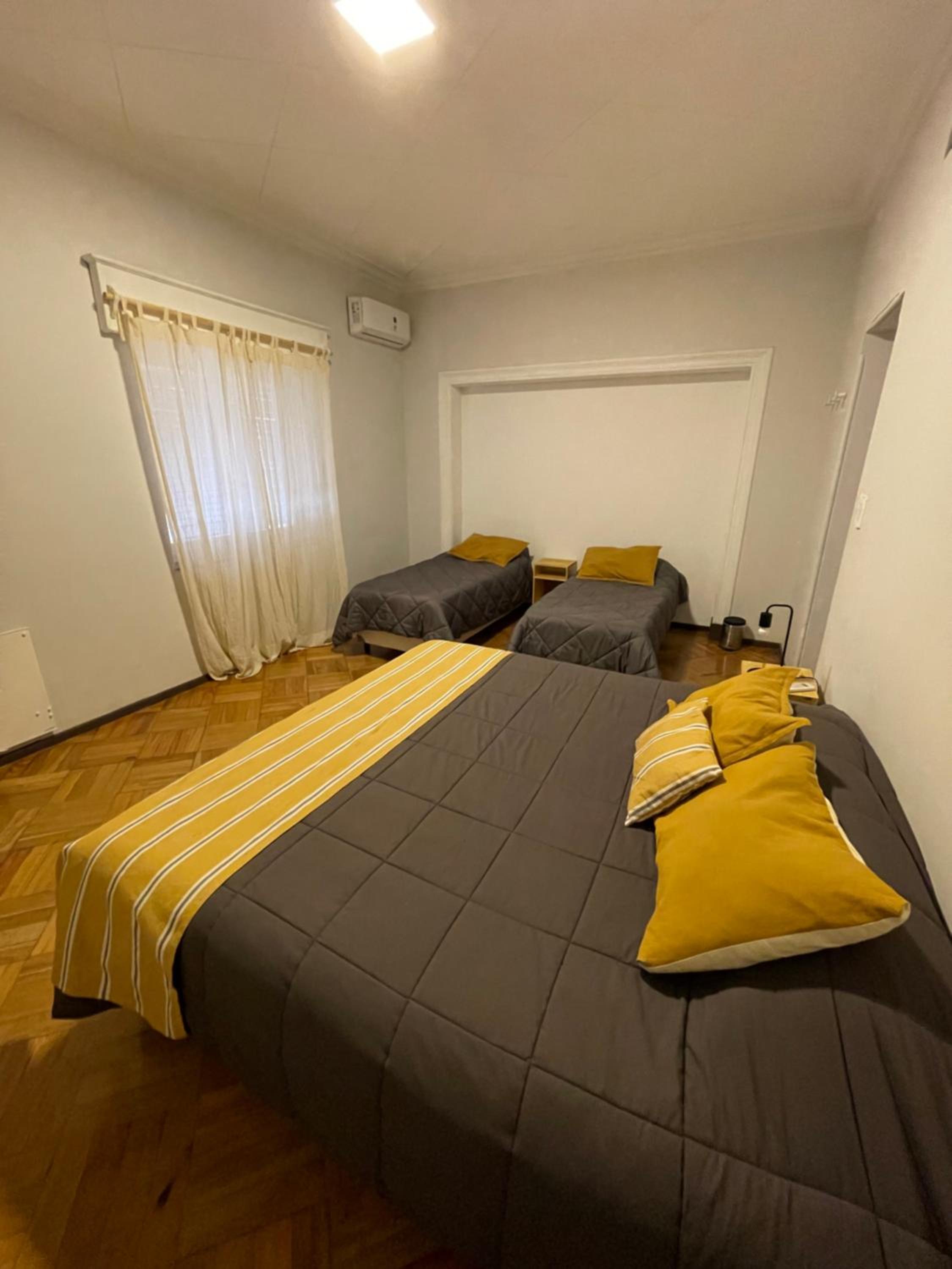 Quadruple Room with Shared Bathroom photo 2