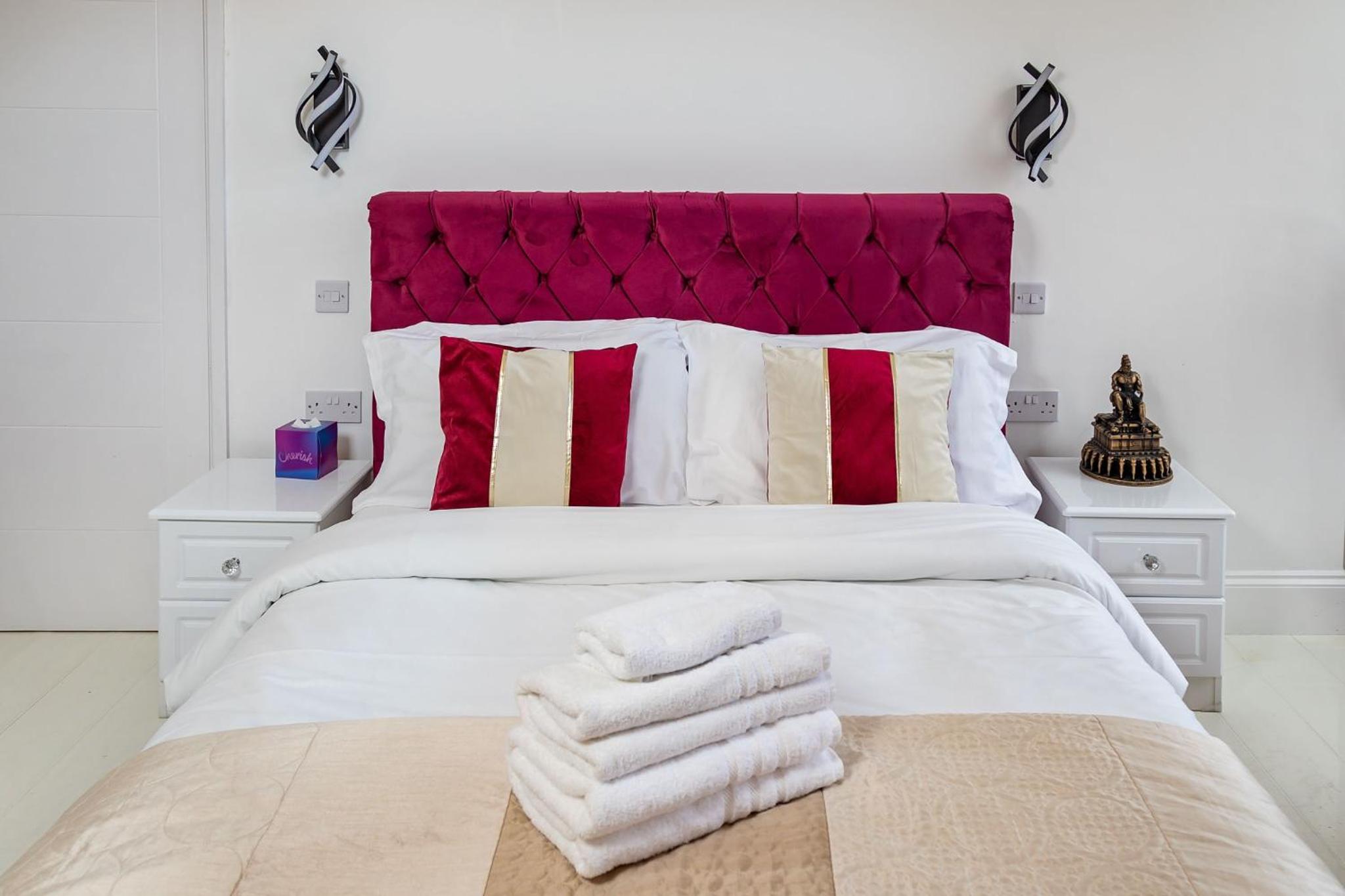 Luxury Double Room With Jacuzzi Bath - Photo 29