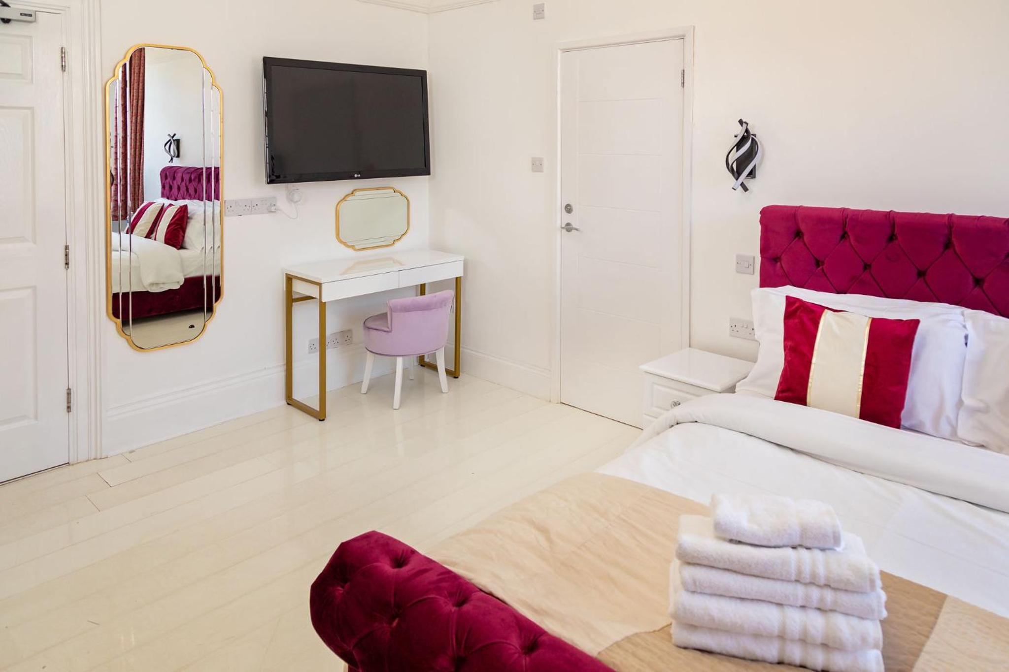Luxury Double Room With Jacuzzi Bath - Photo 36