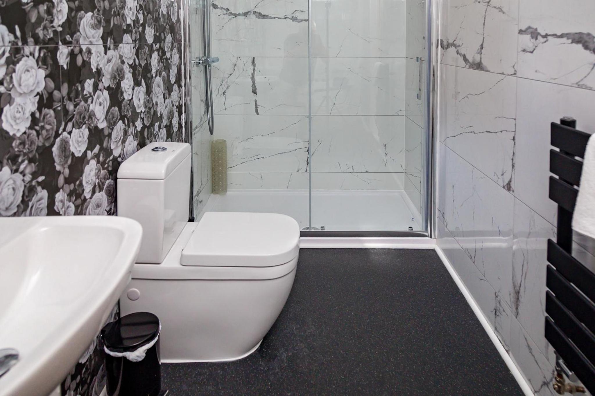 Luxury Double Room With Jacuzzi Bath - Photo 26