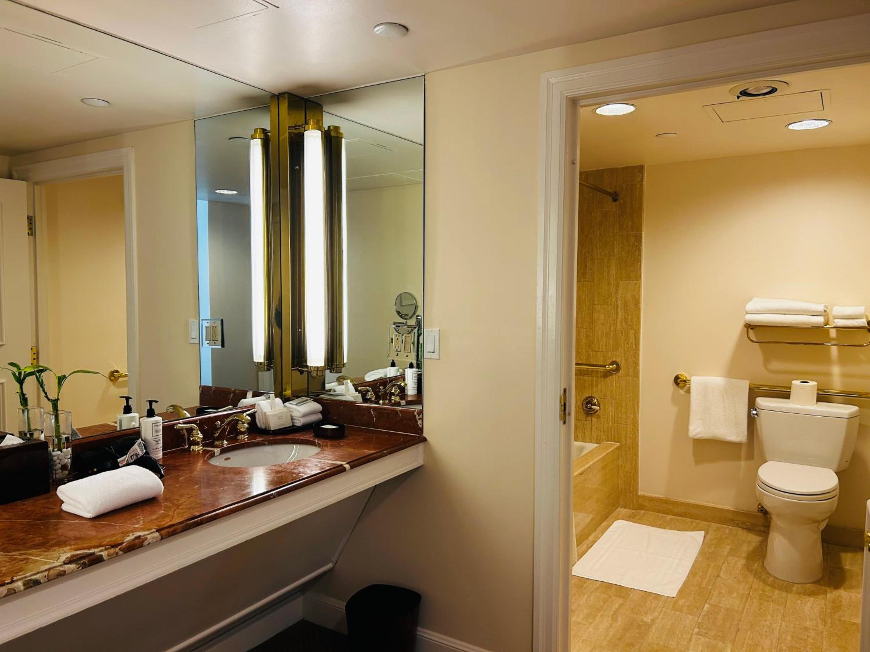 King Room - Disability Access - Photo 8