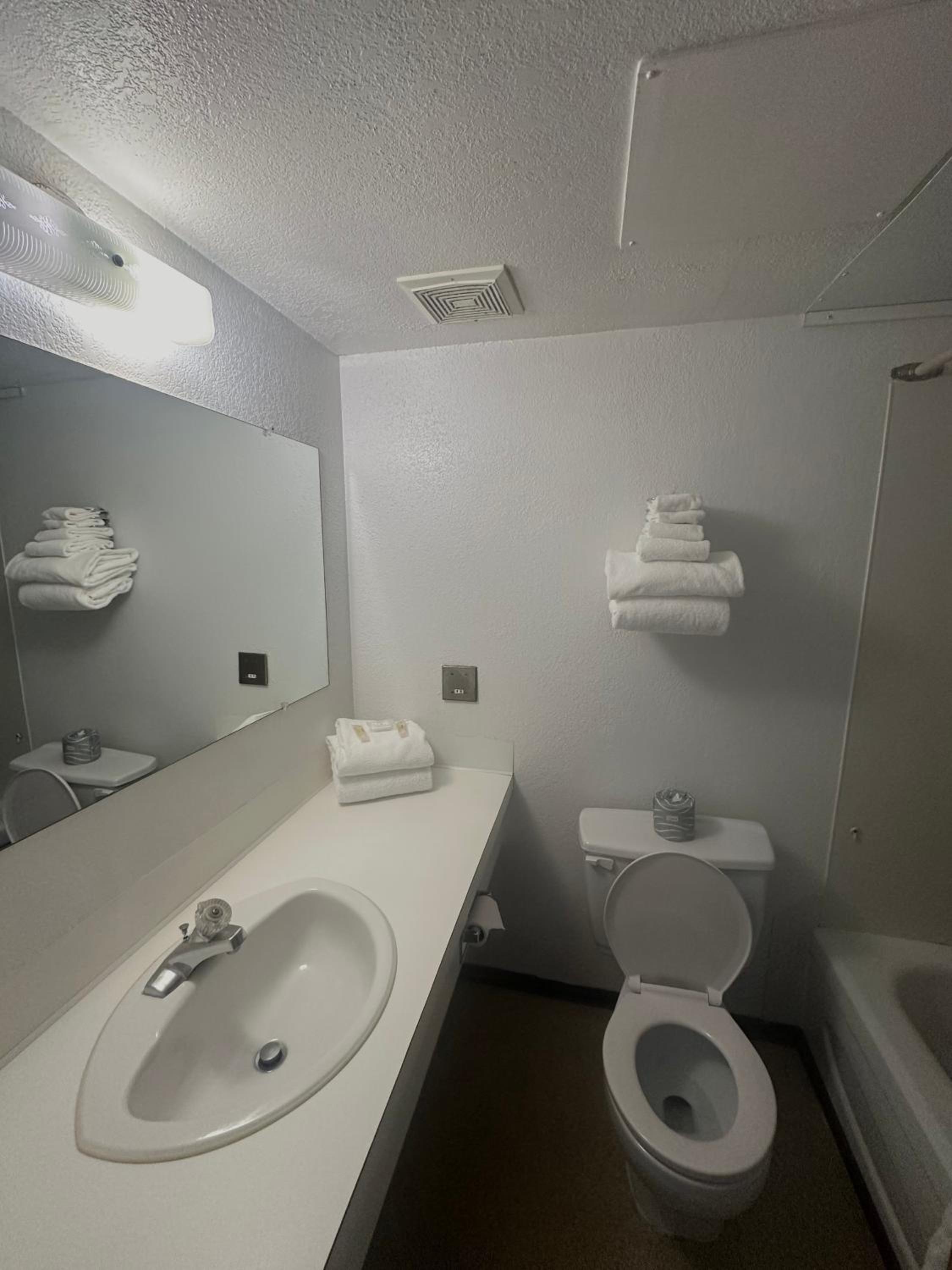 Standard Two Double Beds with Kitchenette - Pet Friendly photo 3