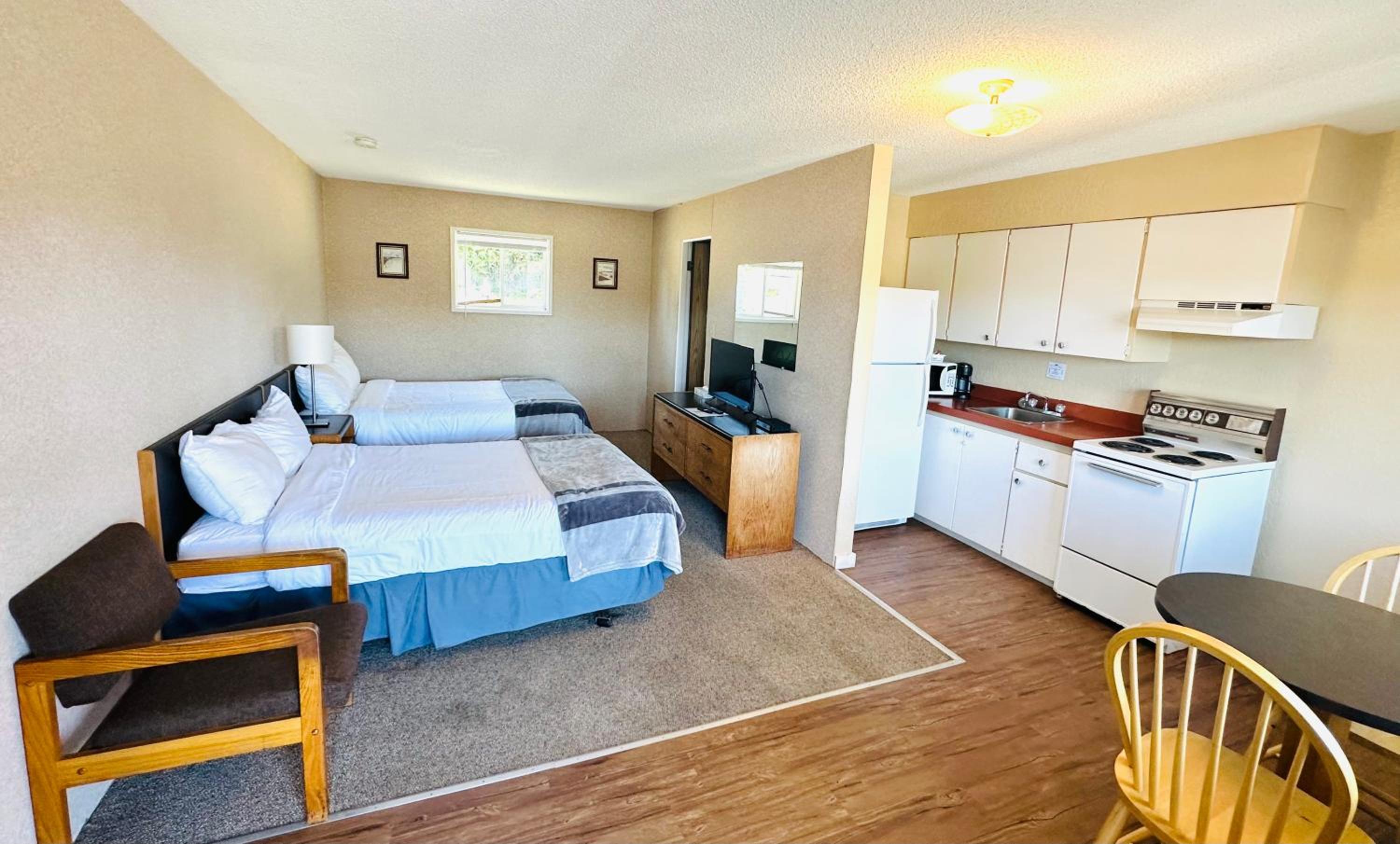 Two Double beds with Kitchenette - Non Pet photo 1