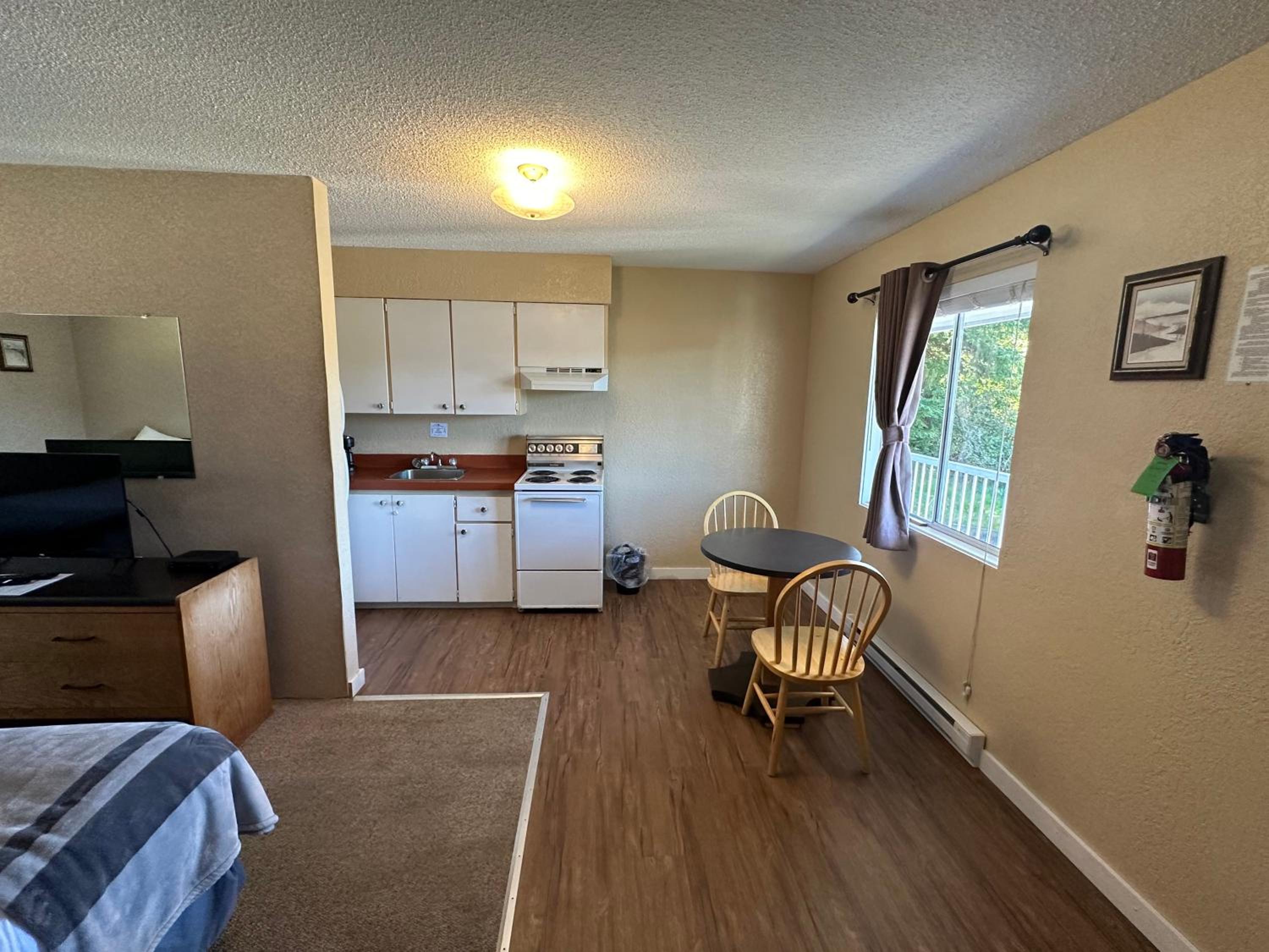 Two Double beds with Kitchenette - Non Pet photo 3