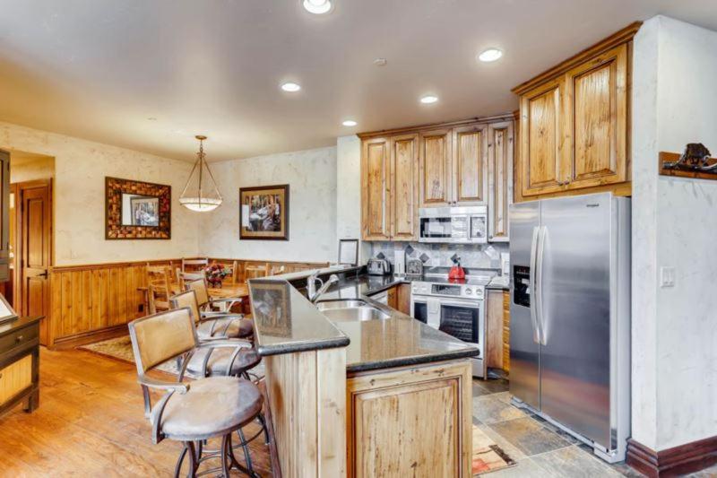 Three-Bedroom Apartment with Balcony photo 1