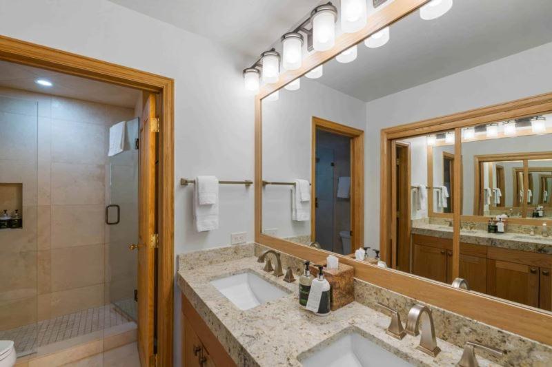 Three-Bedroom Apartment with Mountain View photo 3