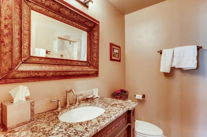 Three-Bedroom Apartment with Mountain View photo 3
