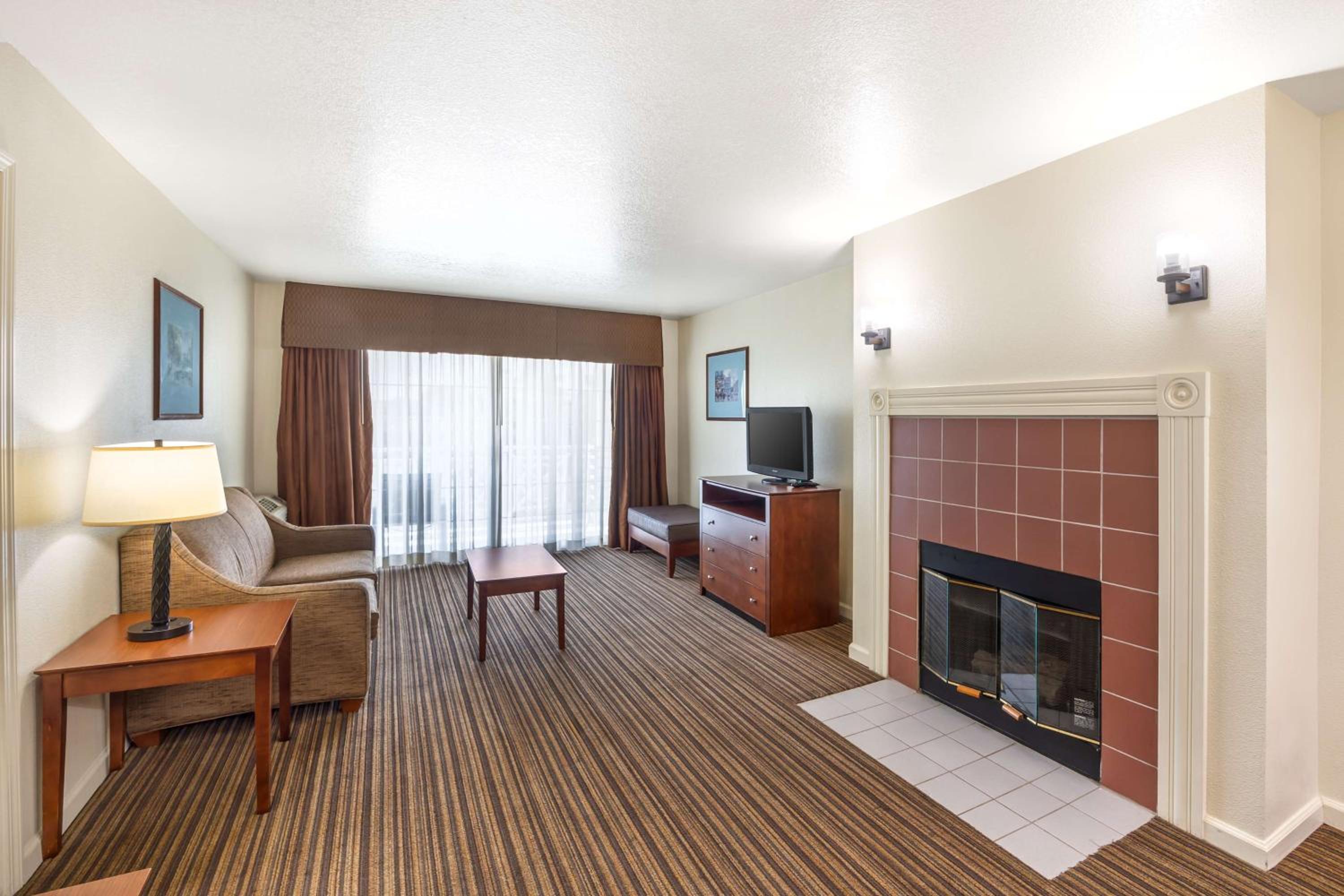King Suite with Fireplace photo 2