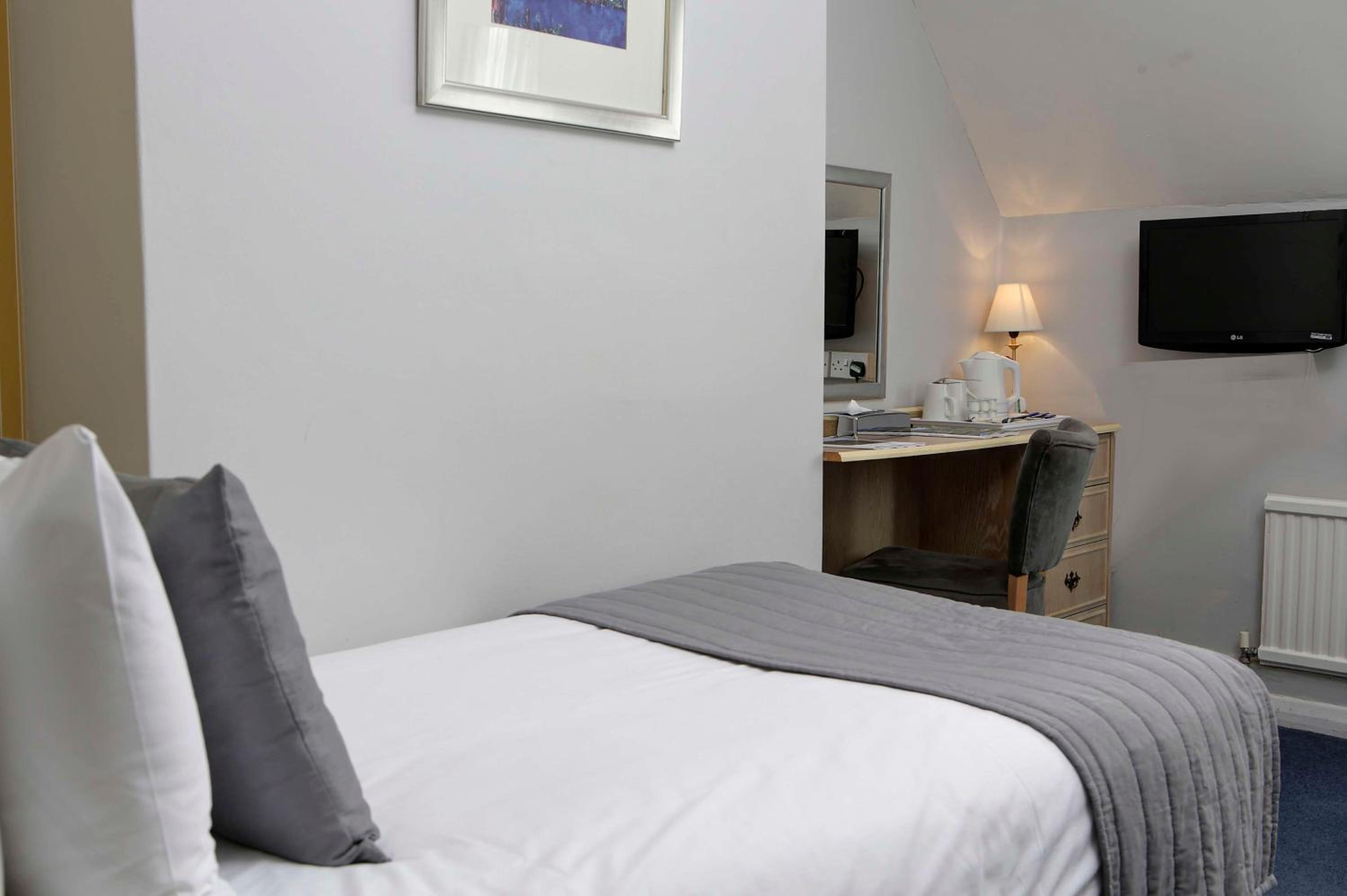 Cozy Single Room - Non-Smoking