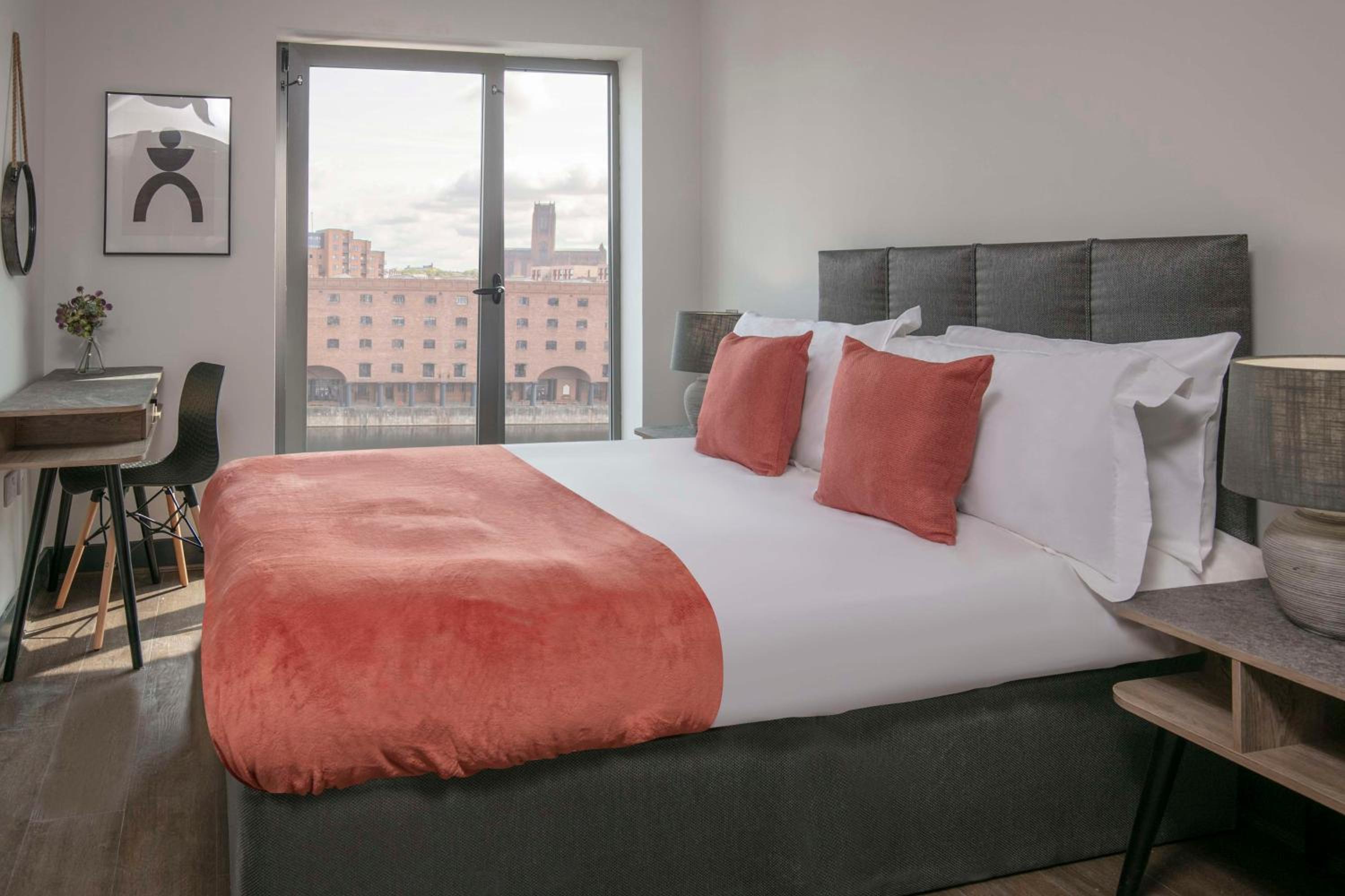 One-Bedroom Apartment with One Double Bed and Sofa Bed - Walk-In Shower/Non-Smoking - Photo 1