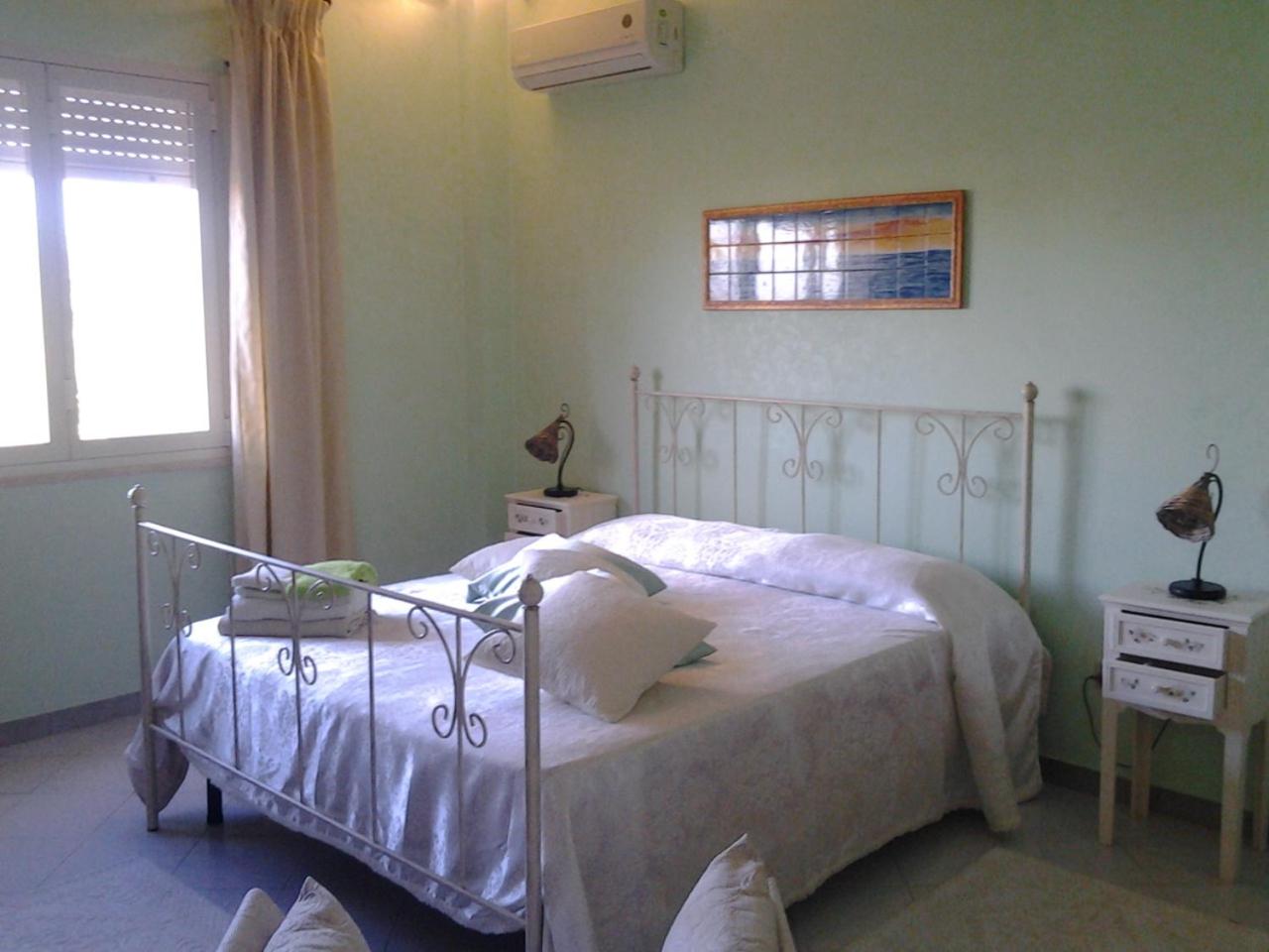 Deluxe Room (2 Adults + 1 Child)