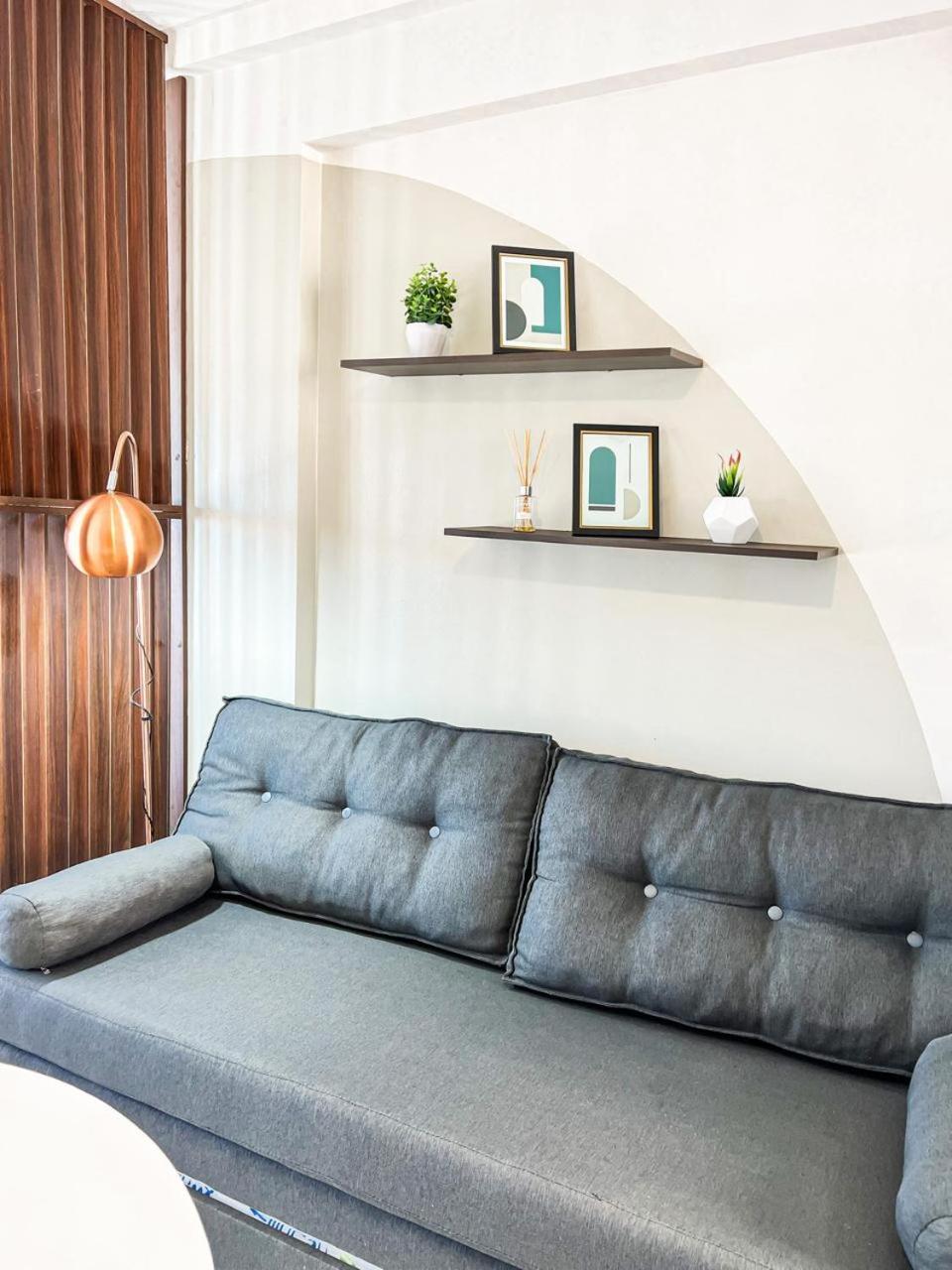 One-Bedroom Apartment photo 2