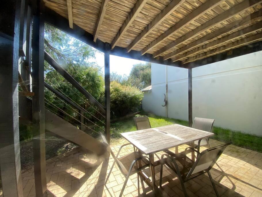 Three-Bedroom House photo 2