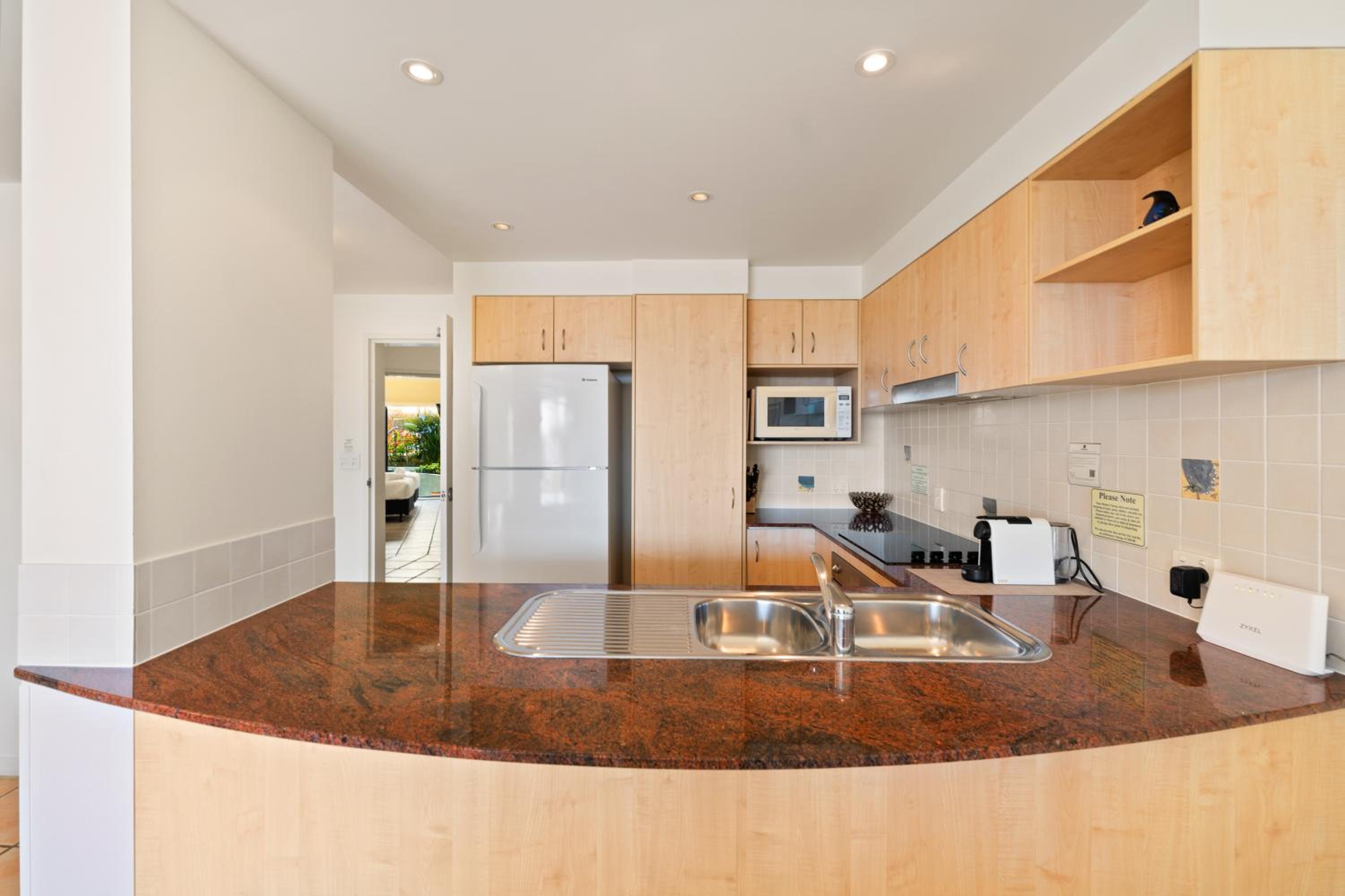 1 Bdrm Ocean View Ground Floor Apt - Photo 3