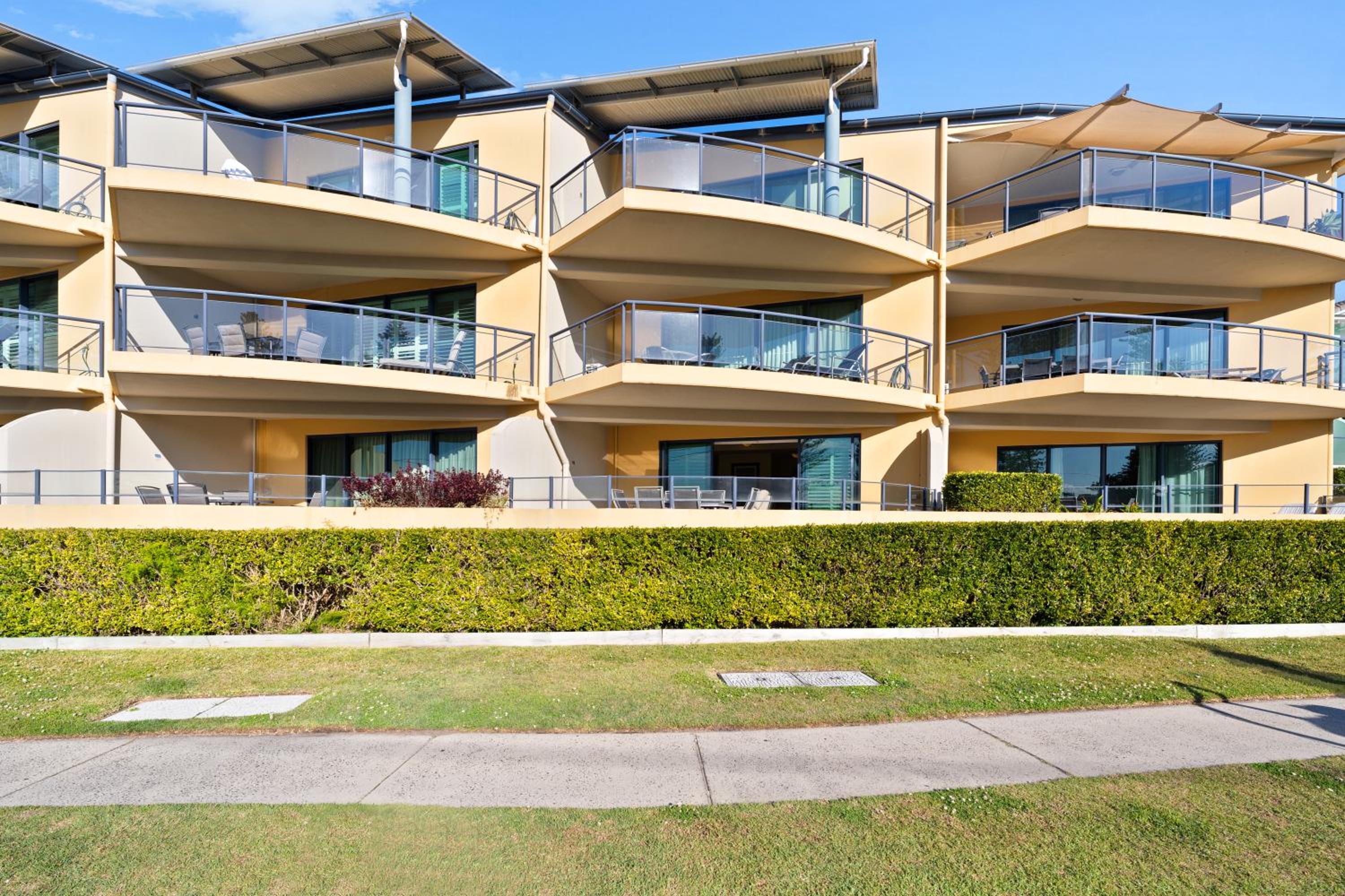 1 Bdrm Ocean View Ground Floor Apt - Photo 5